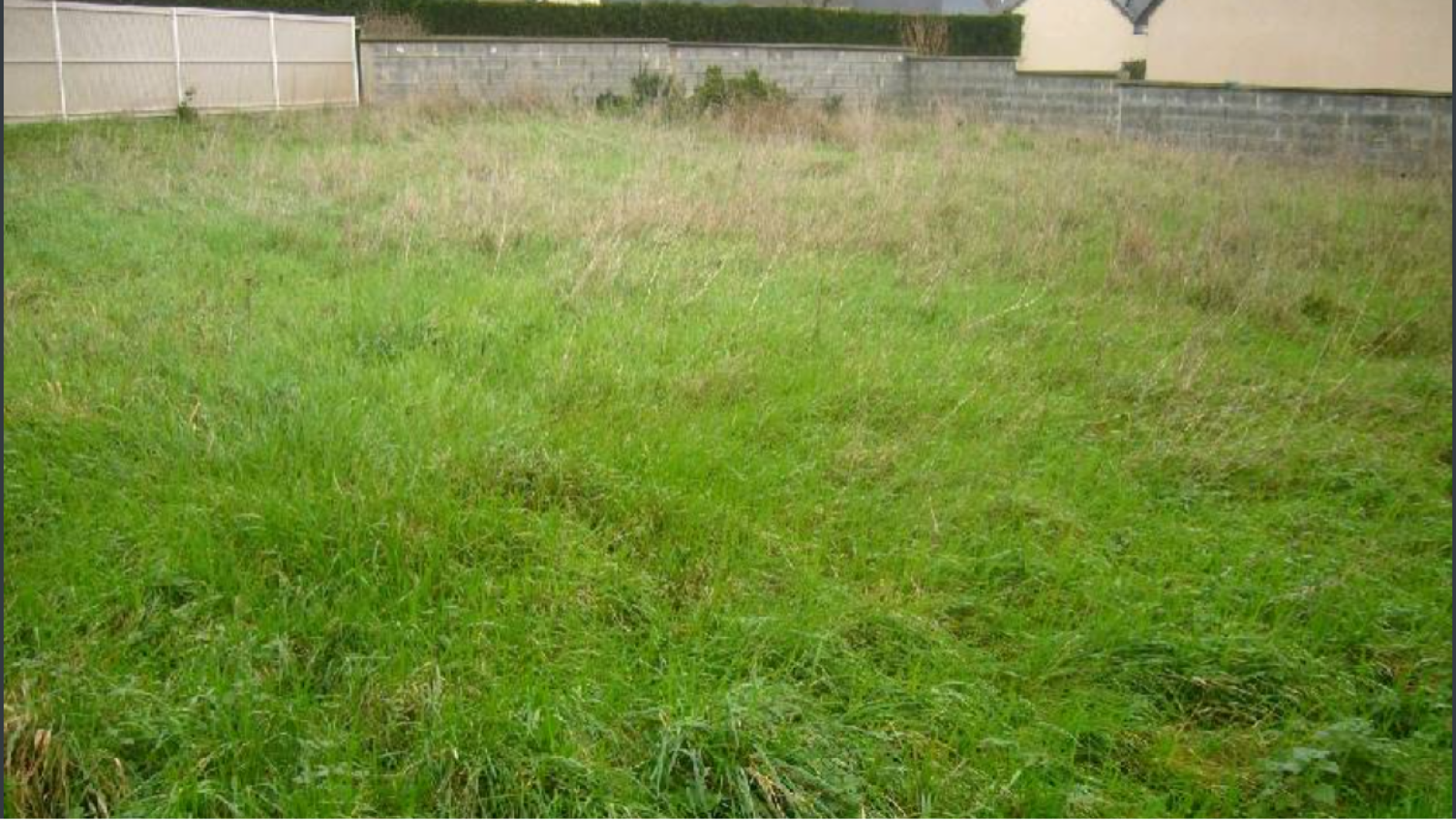 Terrain constructible de 678m2 à Les Hauts-d'Anjou