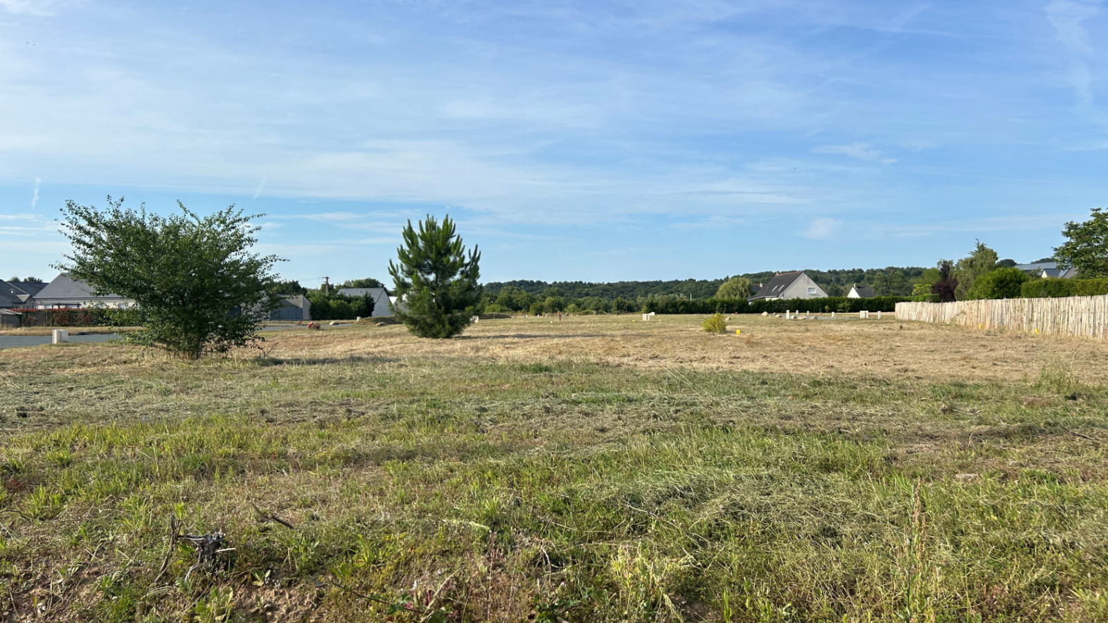 Terrain constructible de 412m2 à Rives-du-Loir-en-Anjou