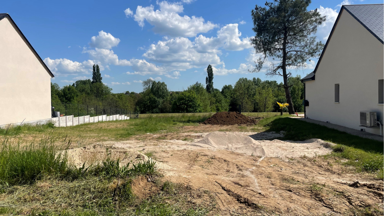 Terrain constructible de 942m2 à Vineuil