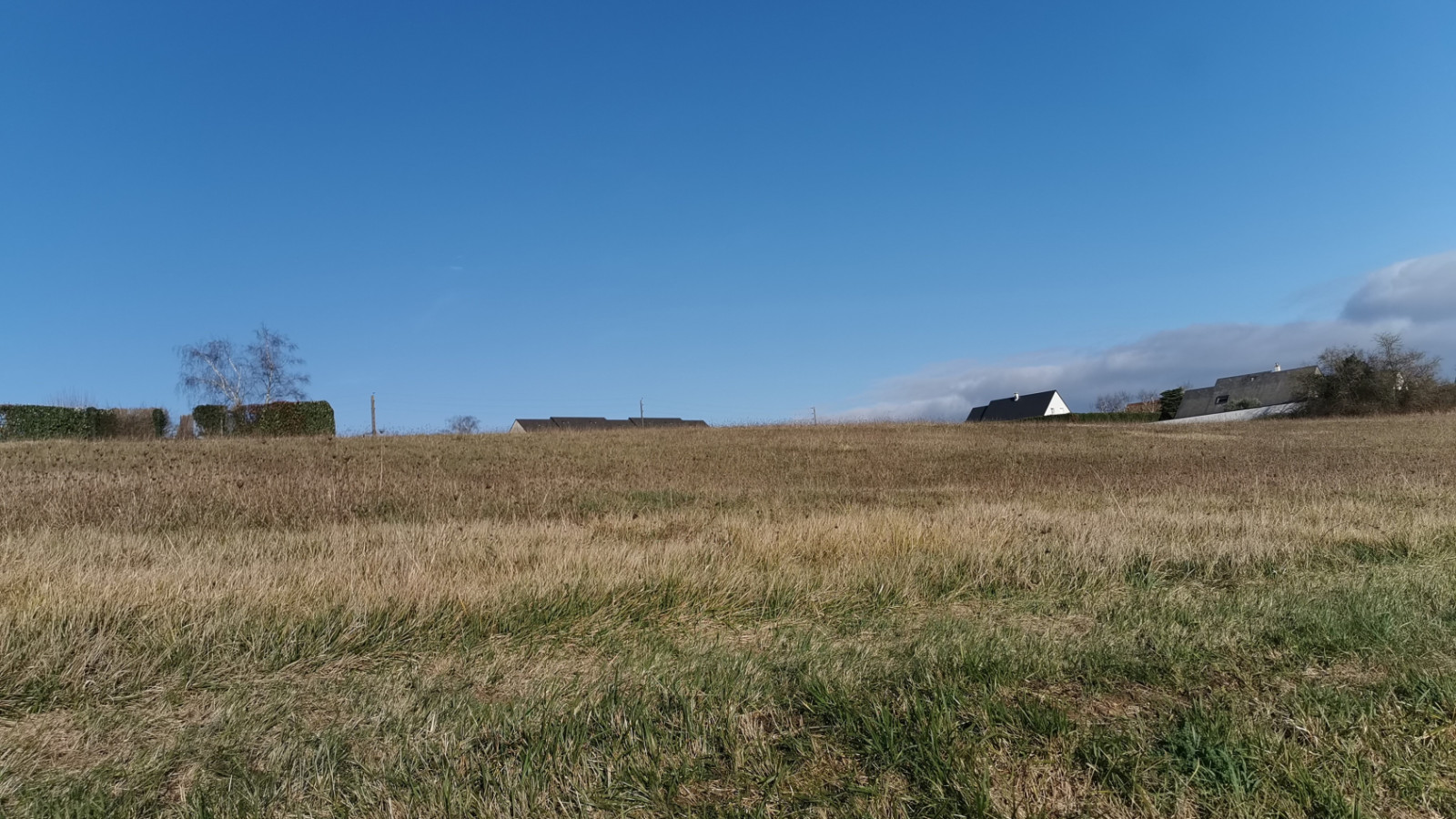 Terrain constructible de 369m2 à Monnaie