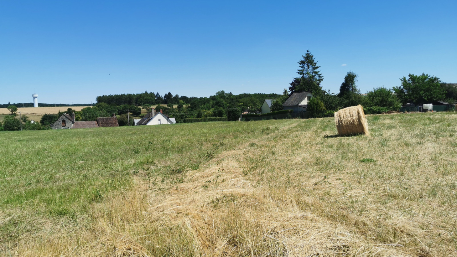 Terrain constructible de 1095m2 à Beaumont-Louestault