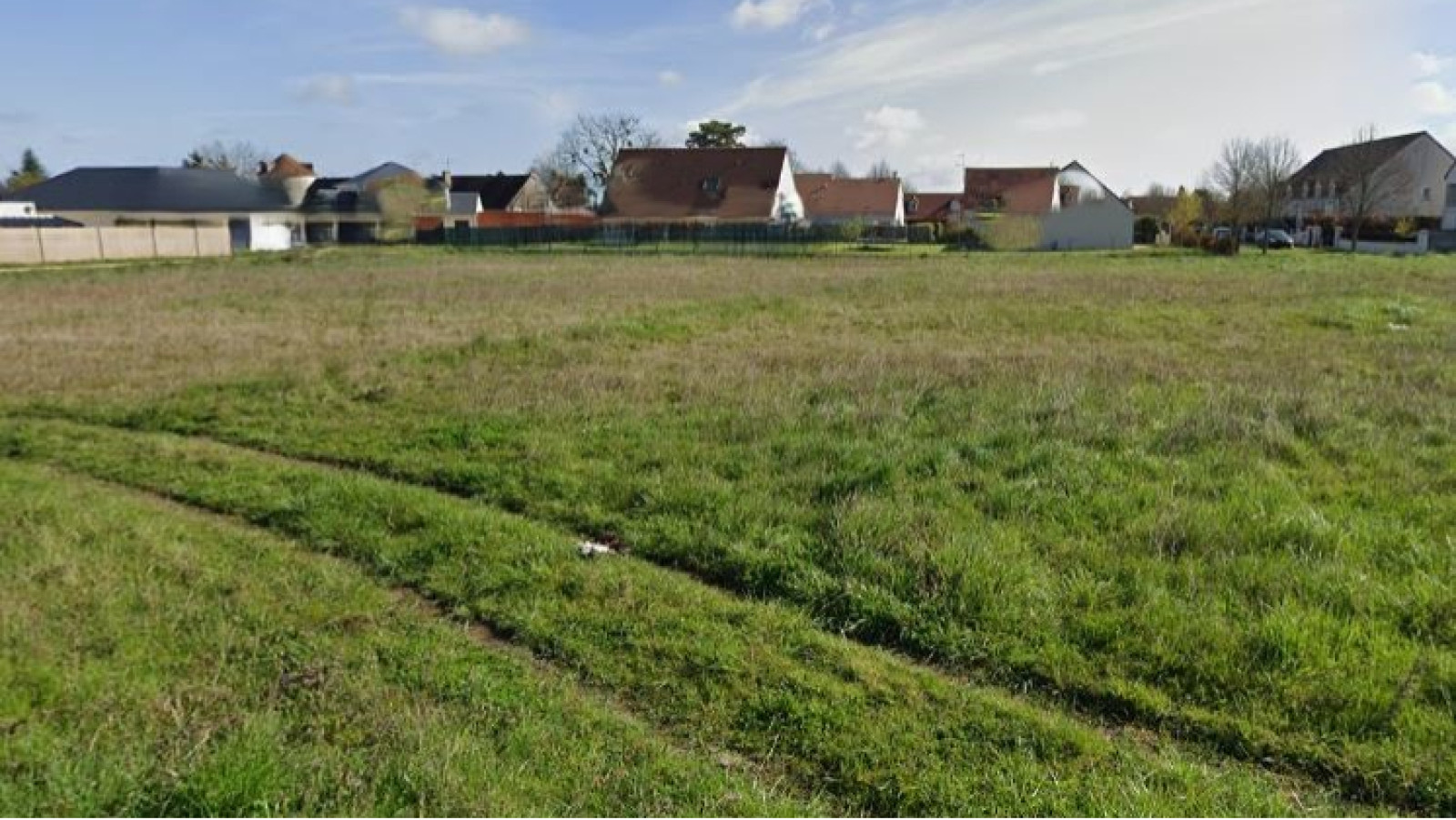 Terrain constructible de 1130m2 à Saint-Gervais-la-Forêt