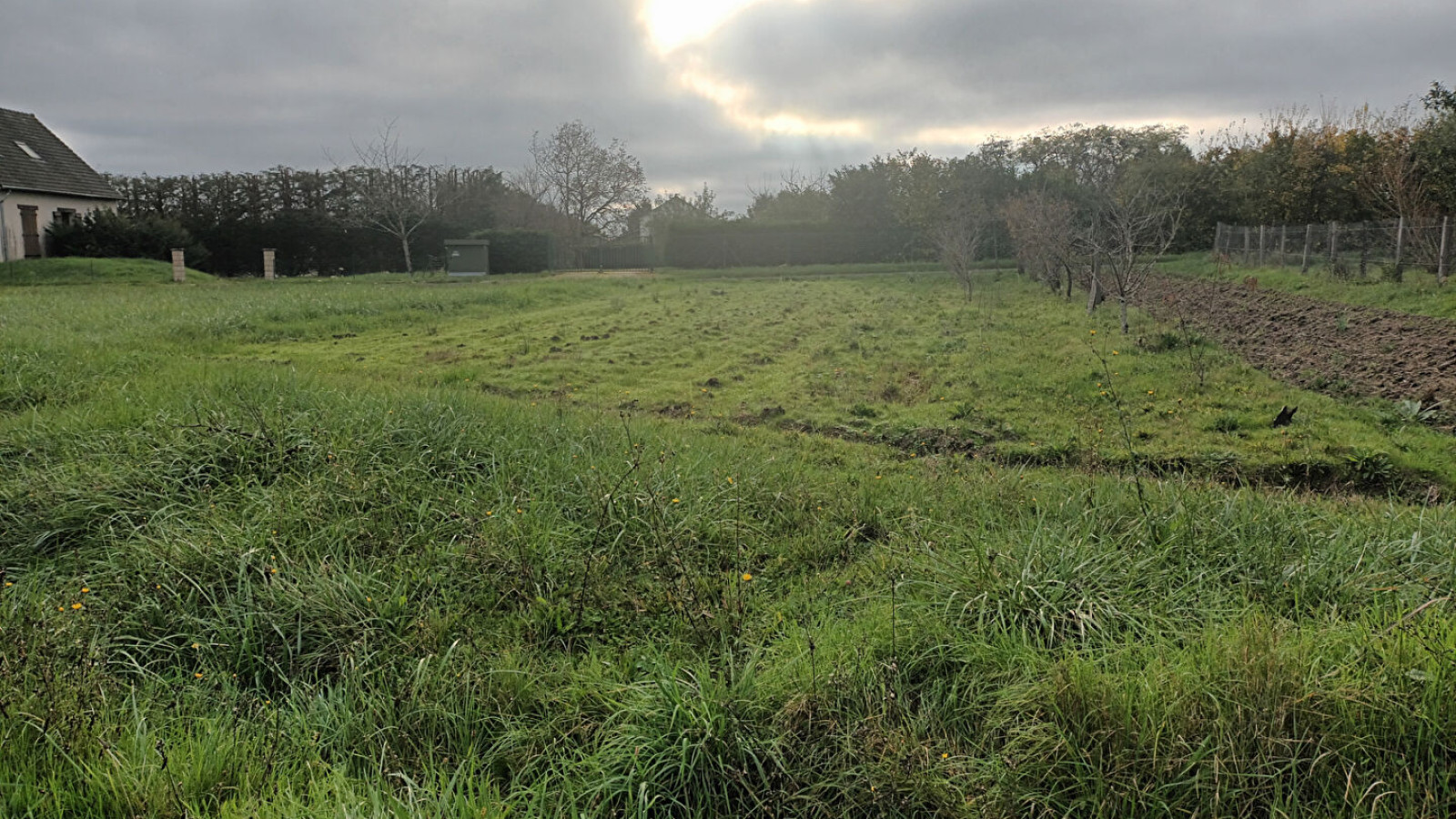 Terrain constructible de 600m2 à Montlivault