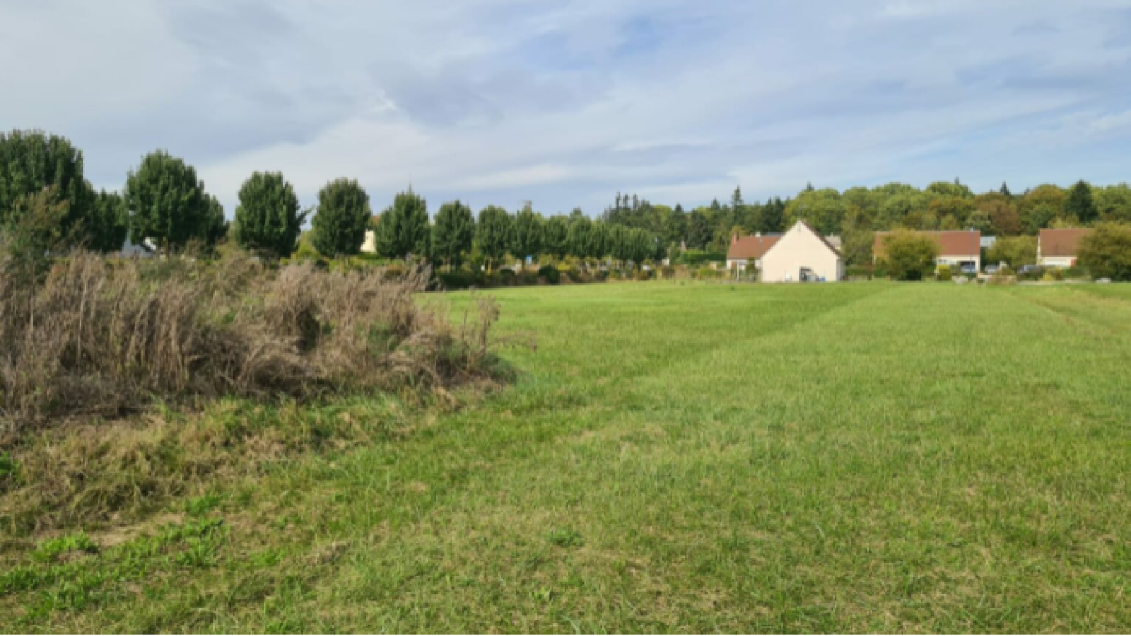 Terrain constructible de 393m2 à Ménestreau-en-Villette