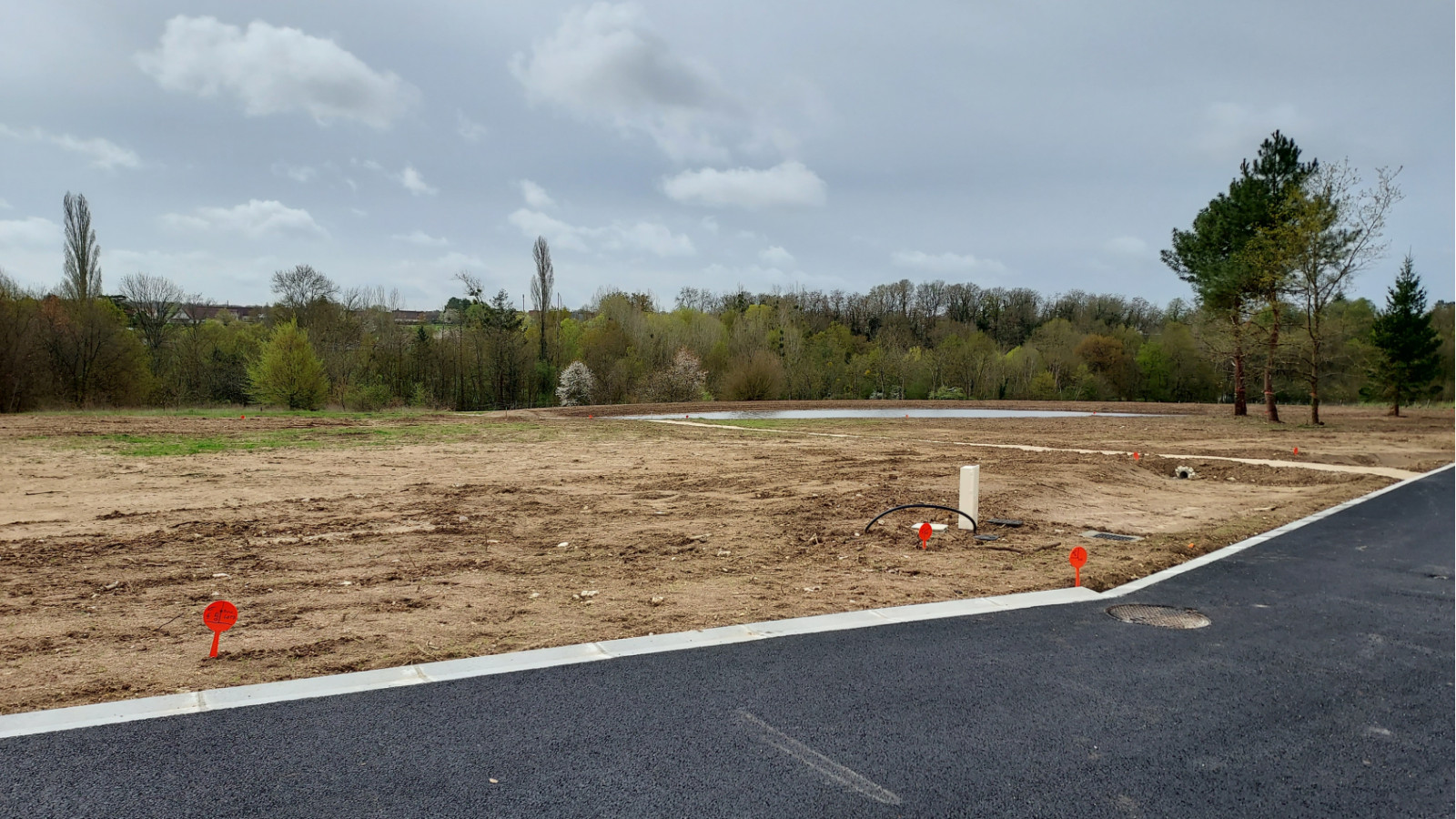 Terrain constructible de 464m2 à Saint-Gervais-la-Forêt