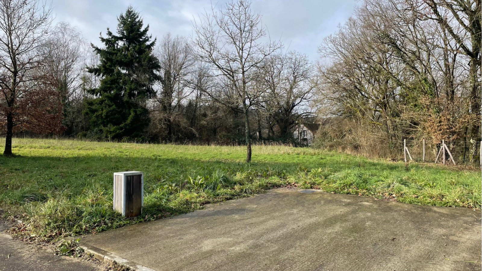 Terrain constructible de 491m2 à Valencisse