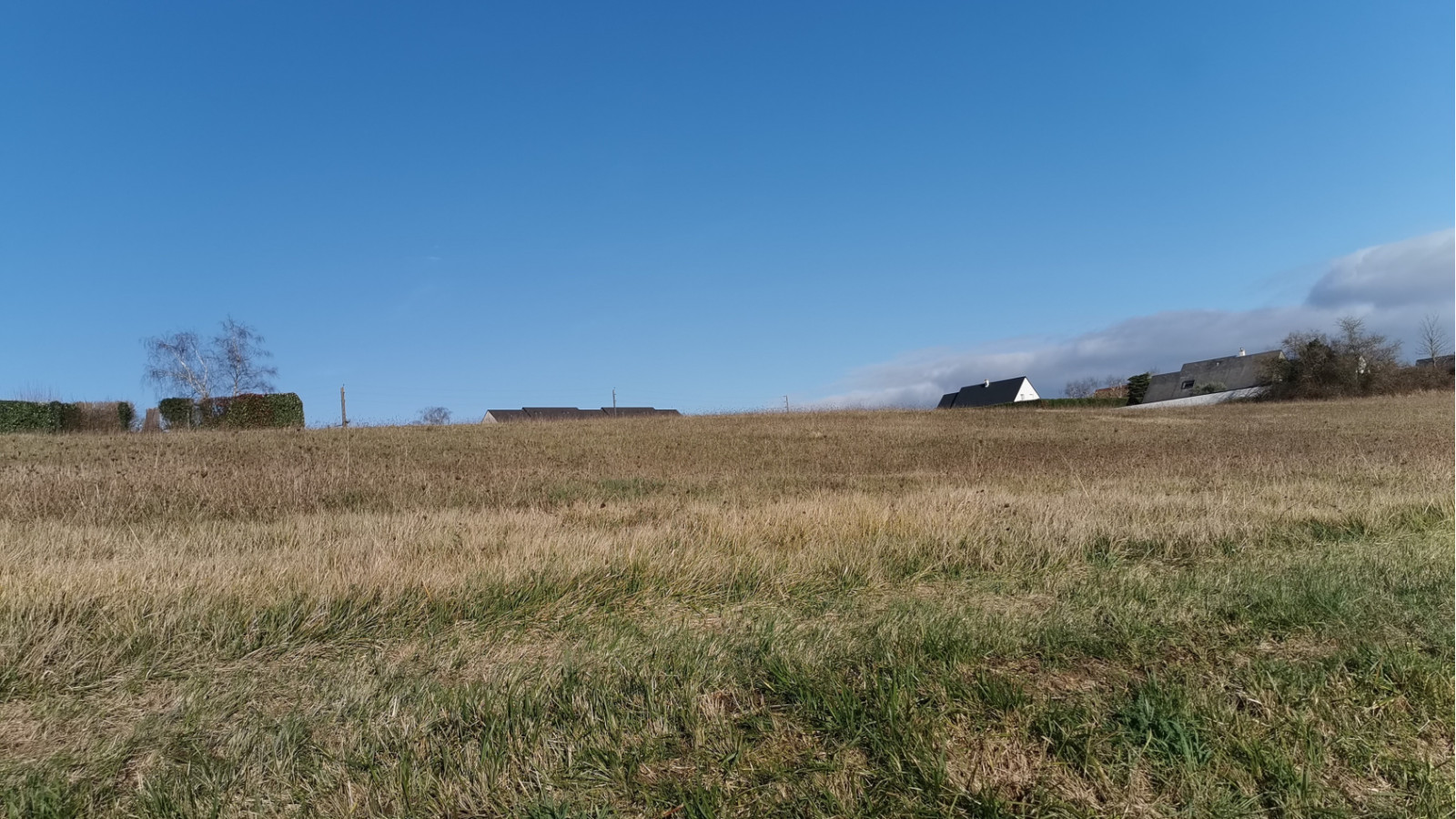 Terrain constructible de 260m2 à Monnaie