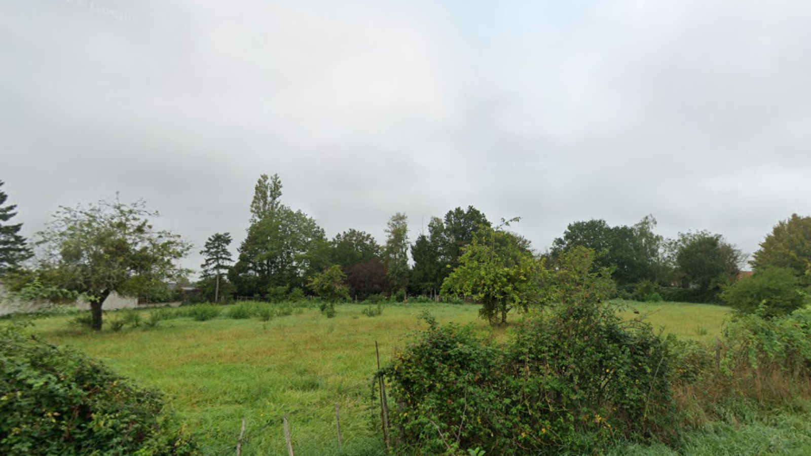 Terrain constructible de 1064m2 à Chilleurs-aux-Bois