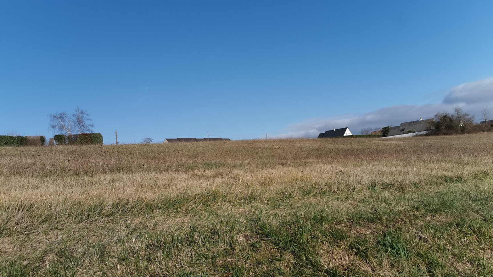 Terrain constructible de 369m2 à Monnaie