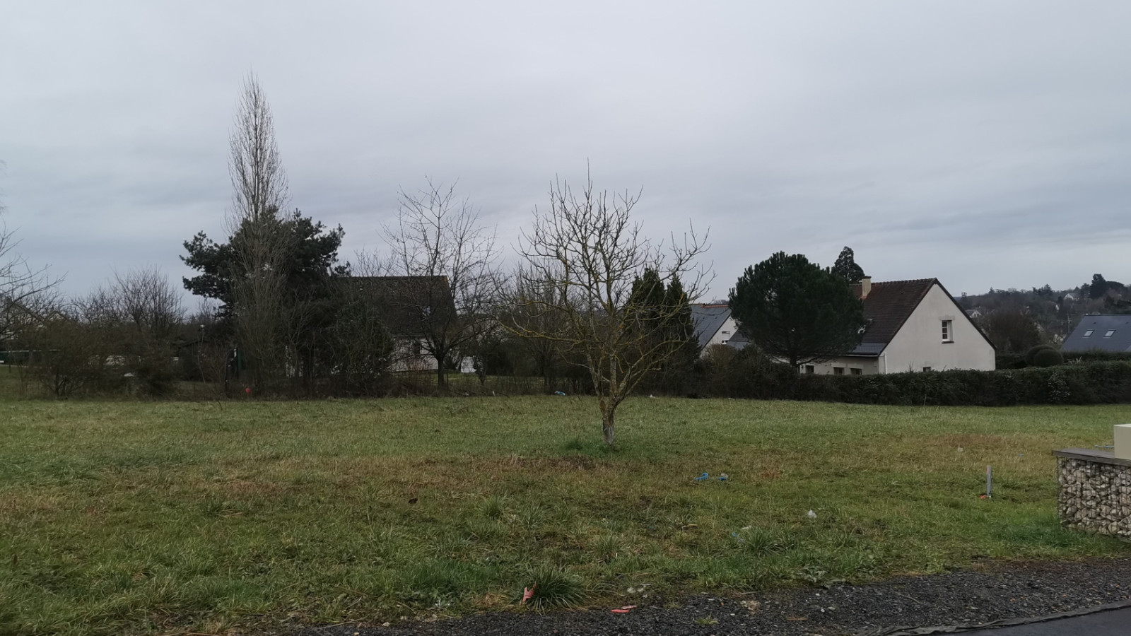 Terrain constructible de 581m2 à Azay-sur-Cher