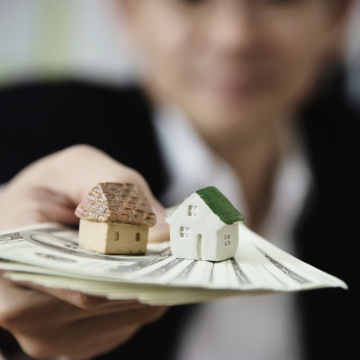 Prêt immobilier : a-t-on intérêt à augmenter sa mensualité ou à allonger la durée du crédit ?