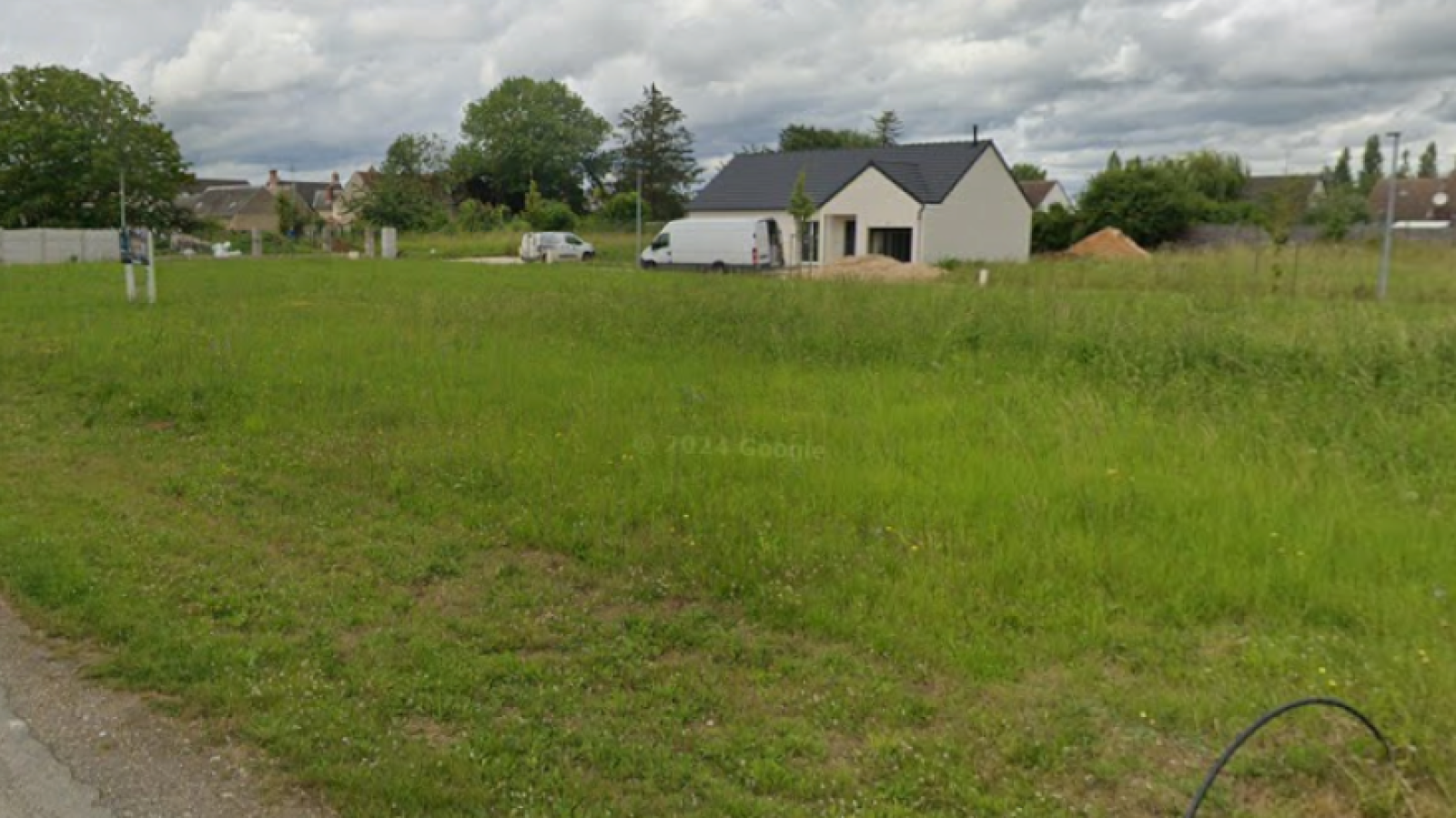 Terrain constructible de 600m2 à Bricy