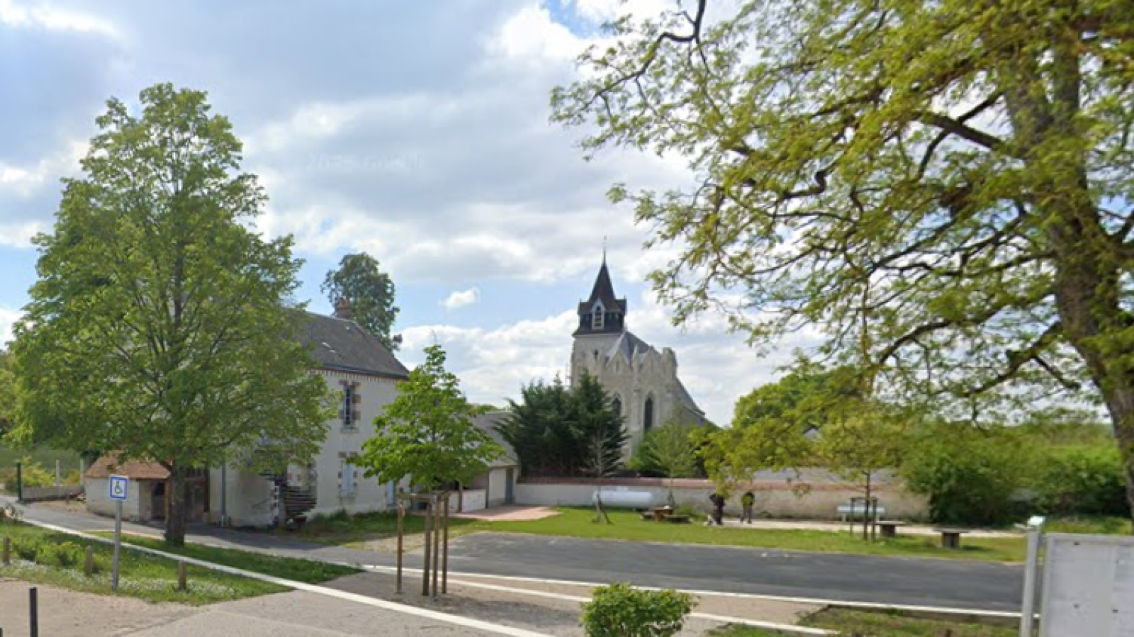 Terrain constructible de 540m2 à Mézières-lez-Cléry