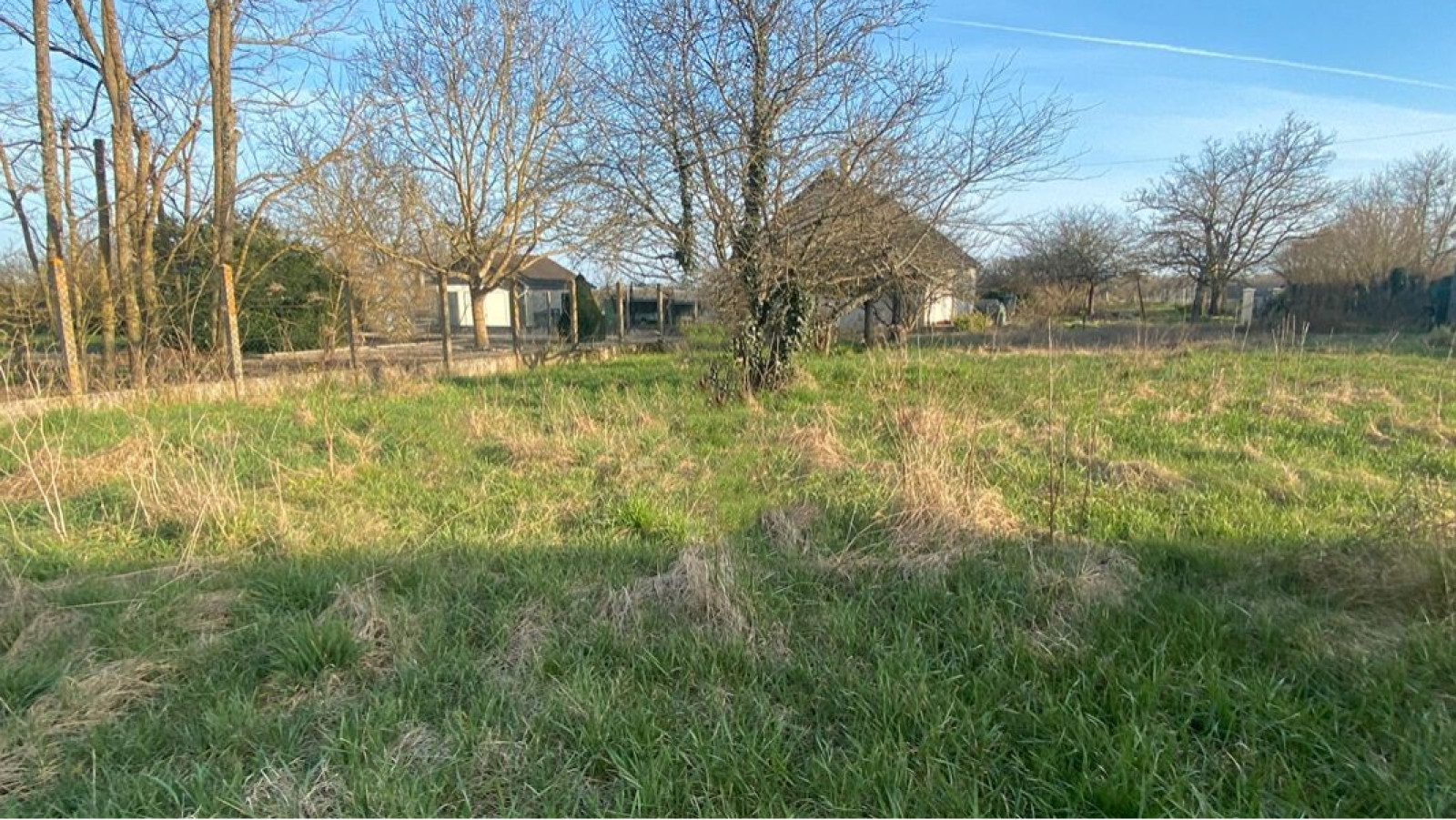 Terrain constructible de 850m2 à Mont-près-Chambord