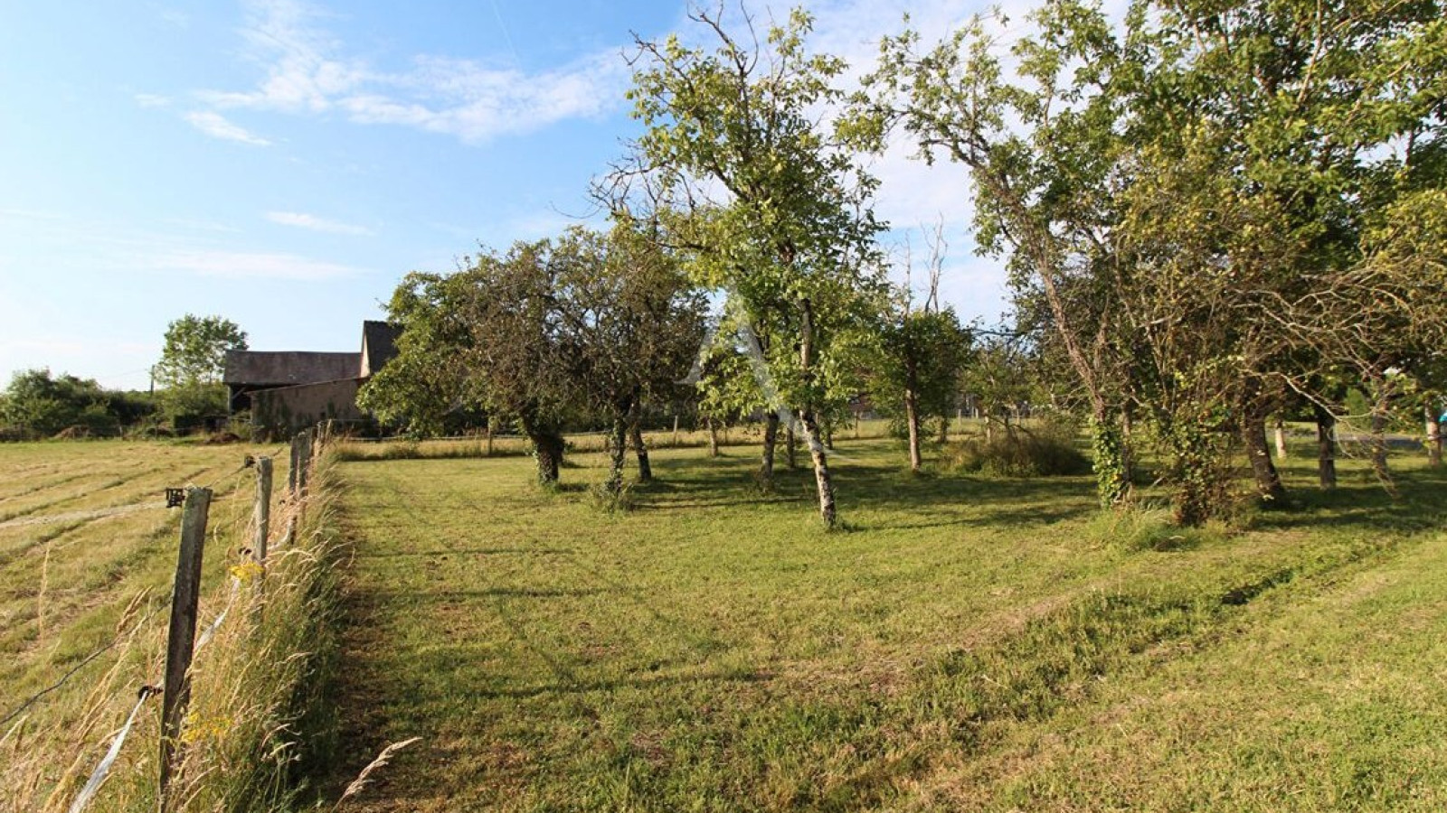 Terrain constructible de 980m2 à Monteaux