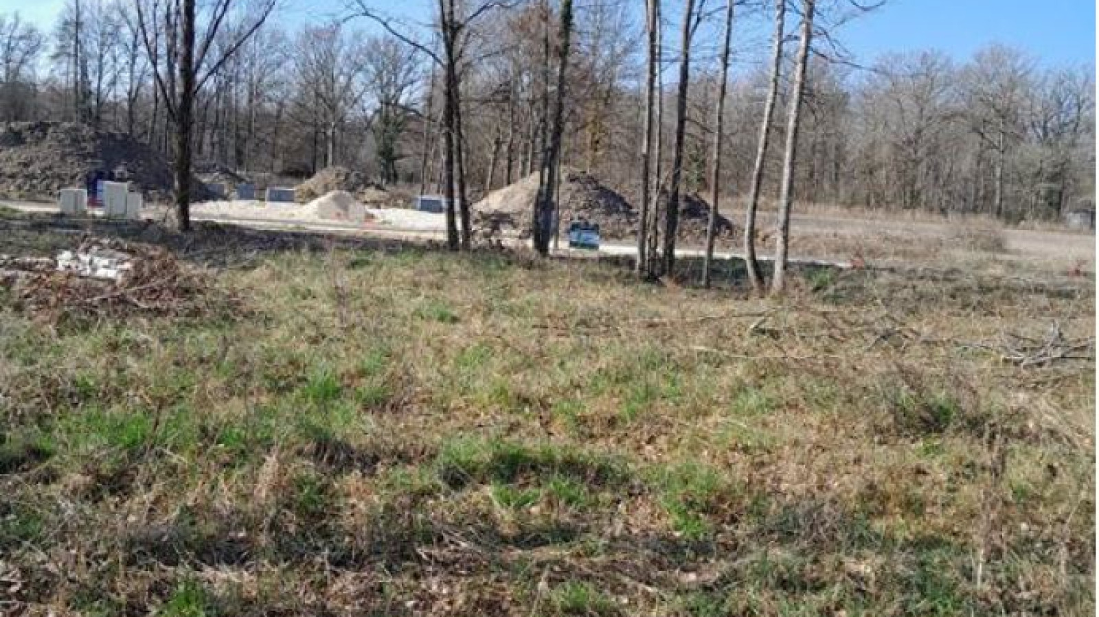 Terrain constructible de 660m2 à Pruniers-en-Sologne