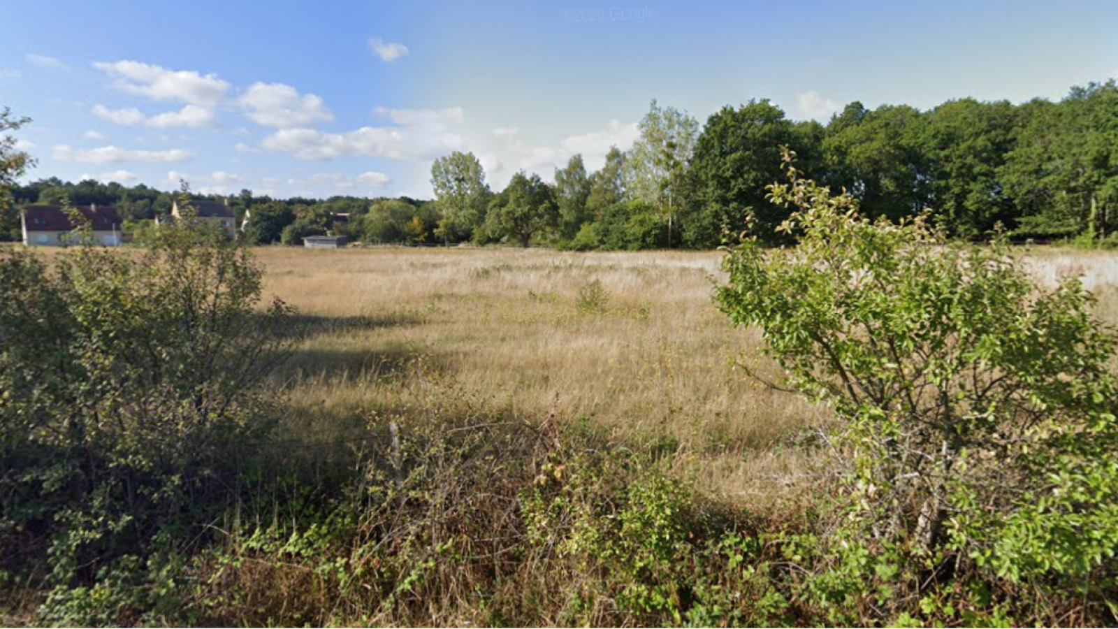 Terrain constructible de 542m2 à Traînou