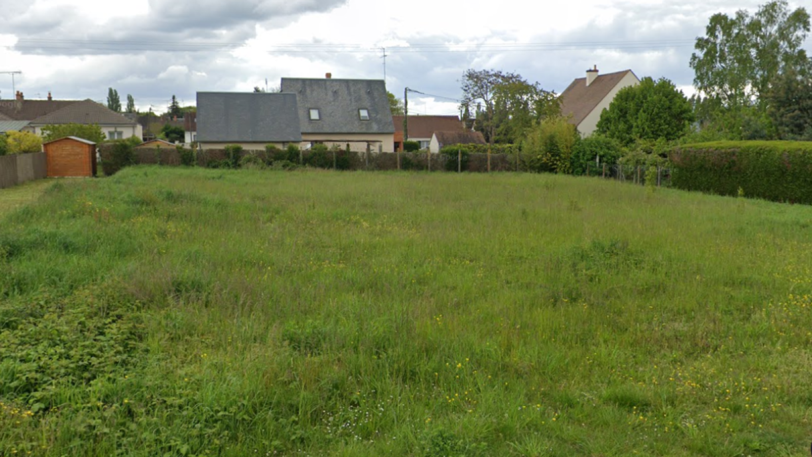 Terrain constructible de 1400m2 à Cléry-Saint-André