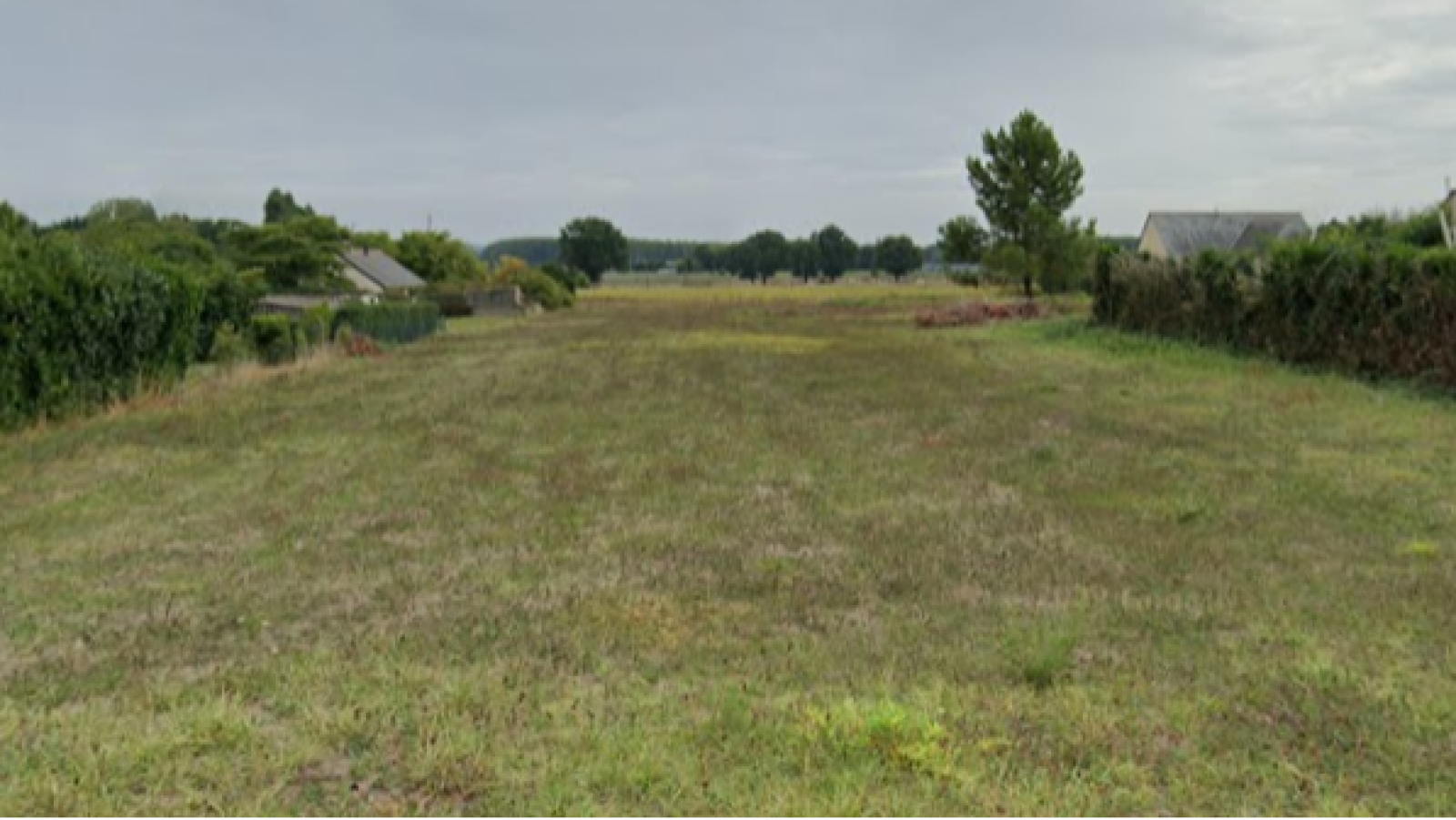 Terrain constructible de 632m2 à Mazé-Milon