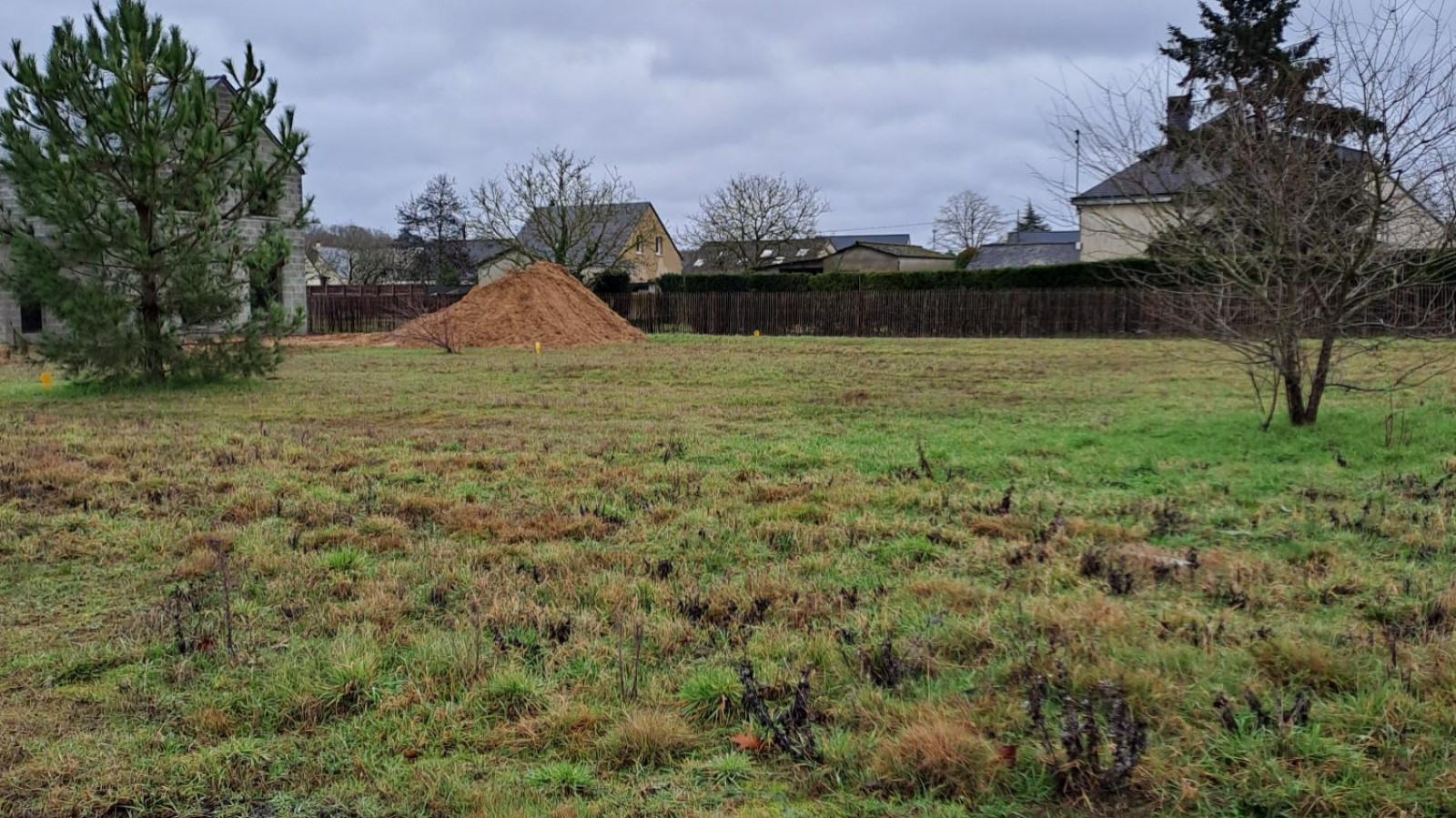 Terrain constructible de 505m2 à Rives-du-Loir-en-Anjou