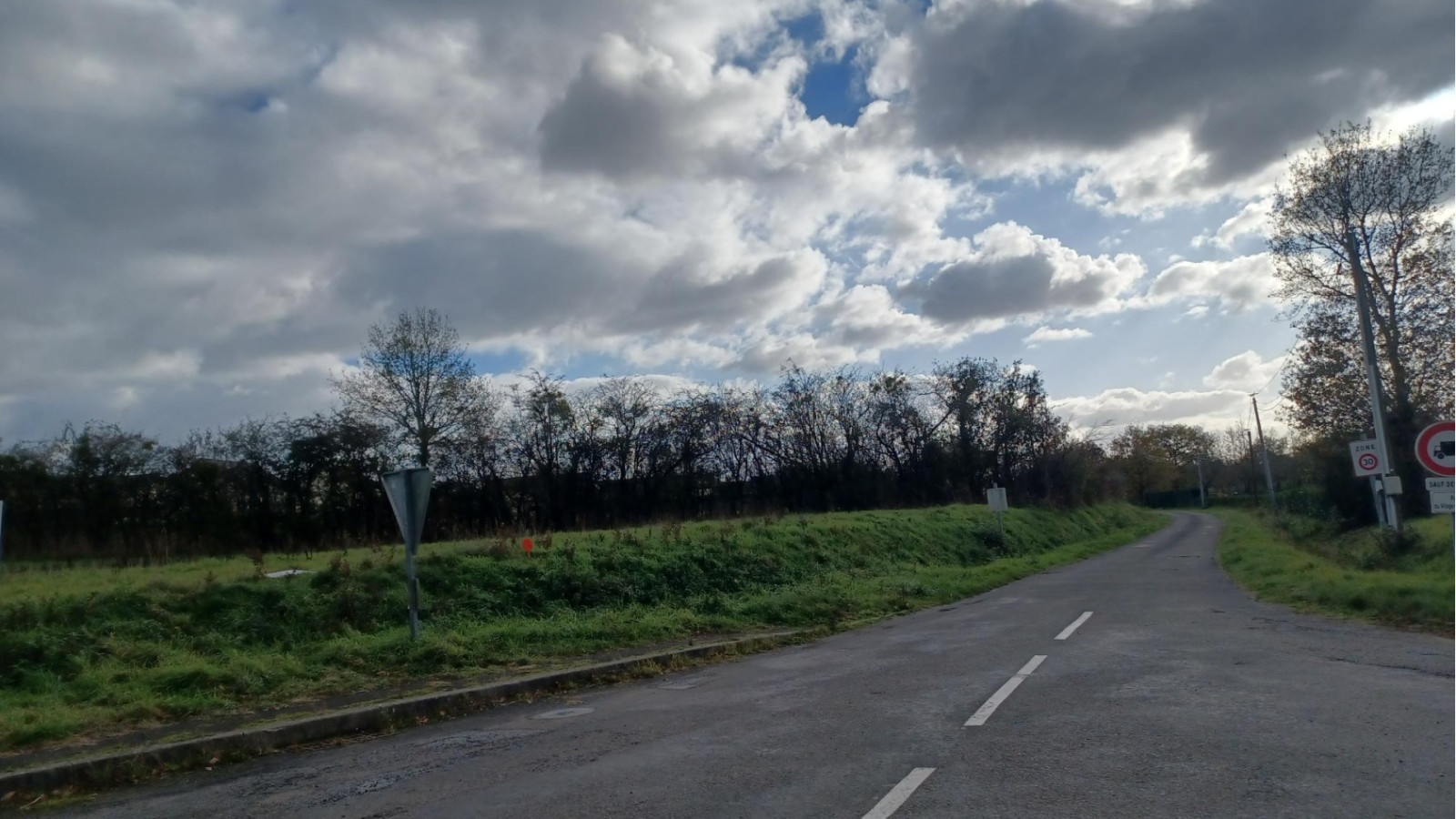 Terrain constructible de 398m2 à Val d'Erdre-Auxence