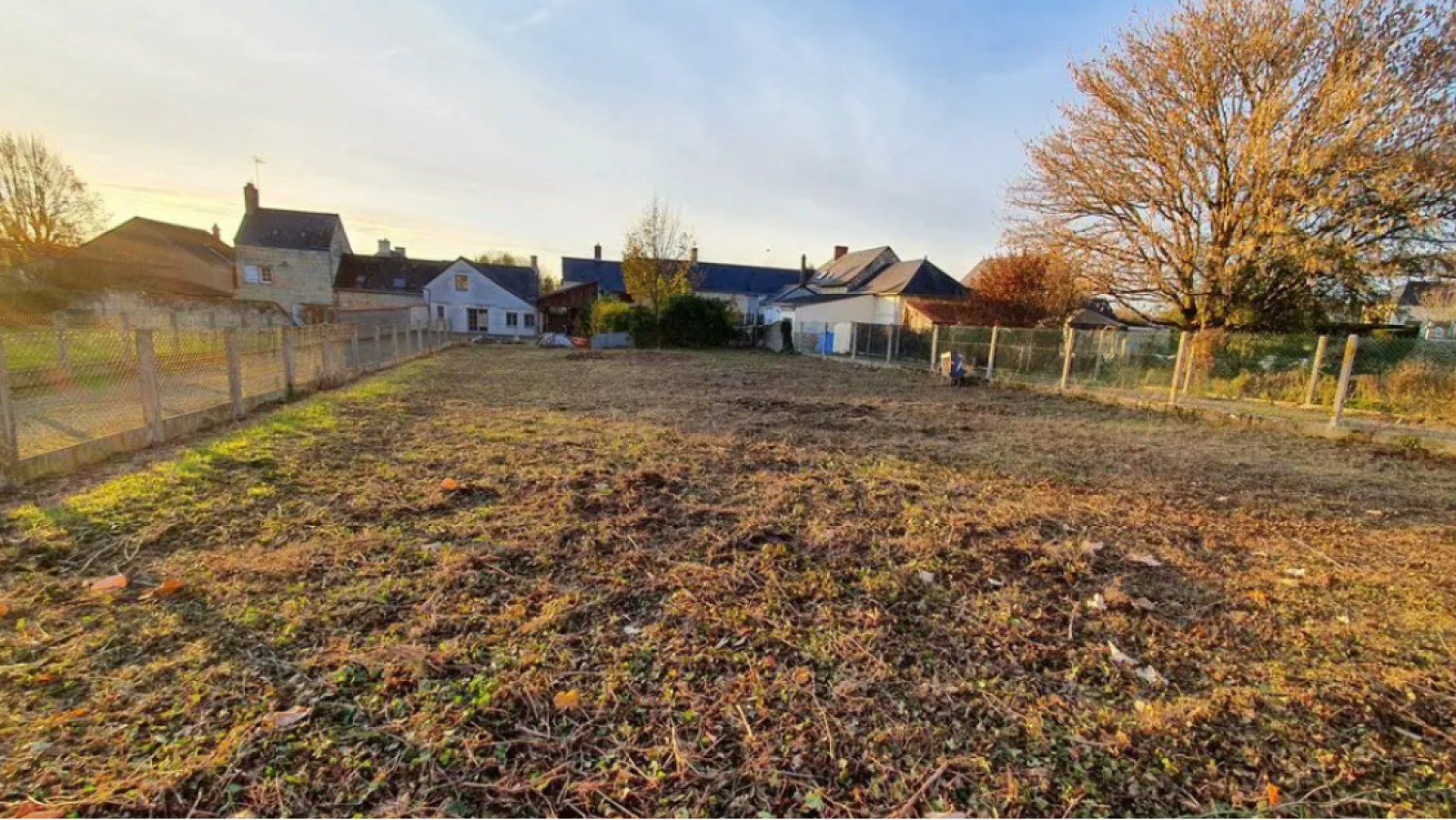 Terrain constructible de 444m2 à Gennes-Val-de-Loire