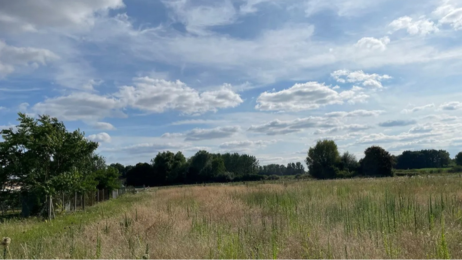 Terrain constructible de 950m2 à Ouzilly