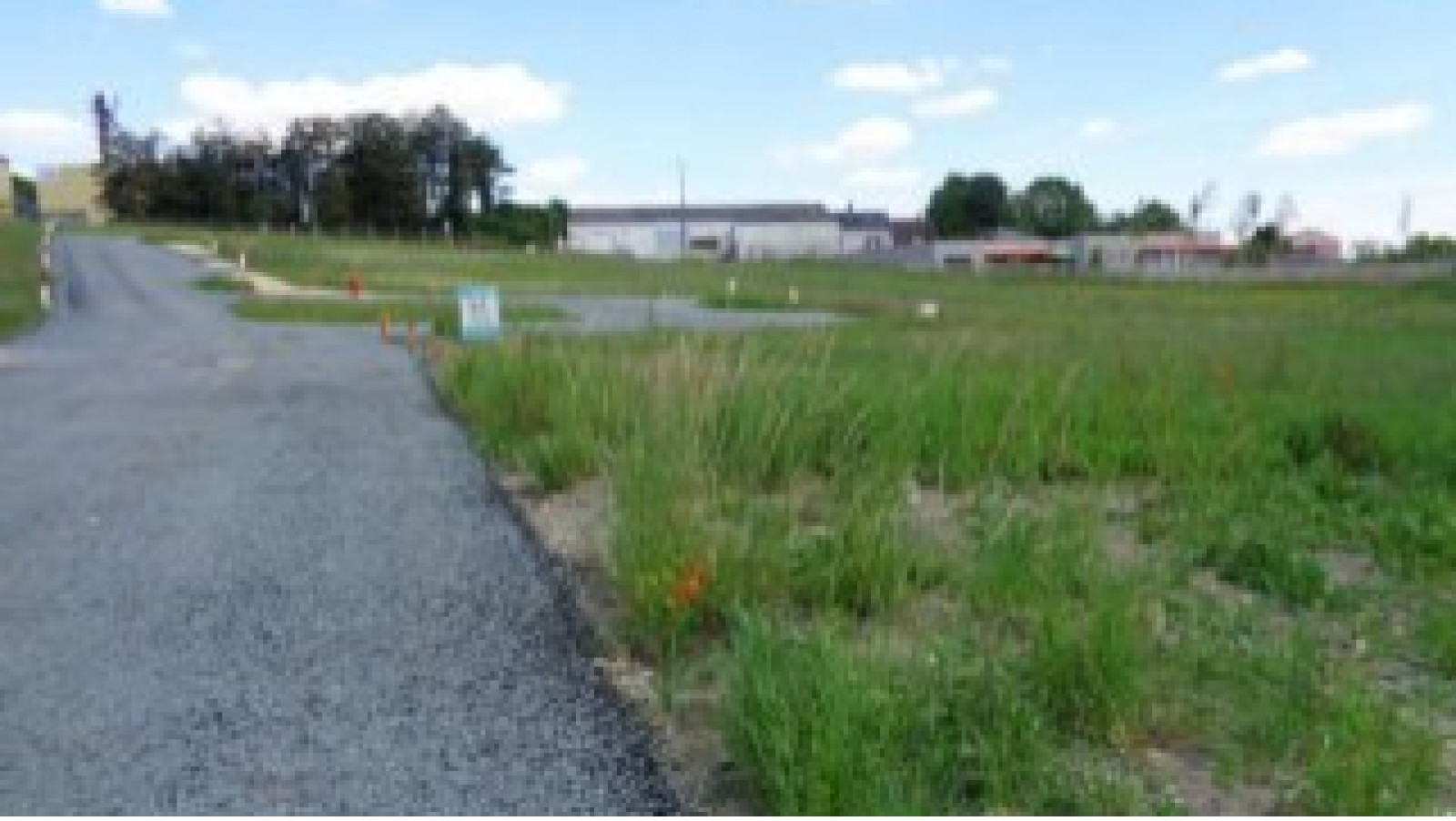 Terrain constructible de 407m2 à Saint-Martin-la-Pallu