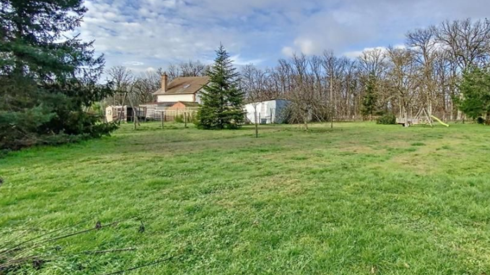 Terrain constructible de 927m2 à La Ferté-Saint-Aubin