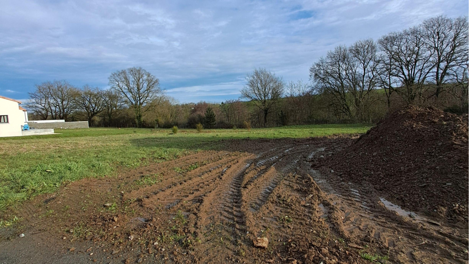 Terrain constructible de 588m2 à Le May-sur-Èvre