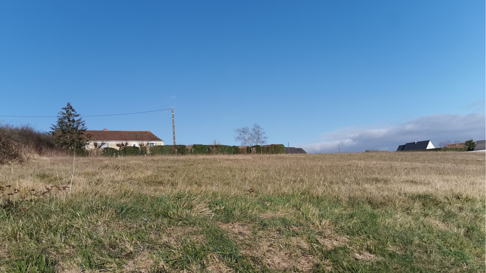 Terrain constructible de 276m2 à Monnaie