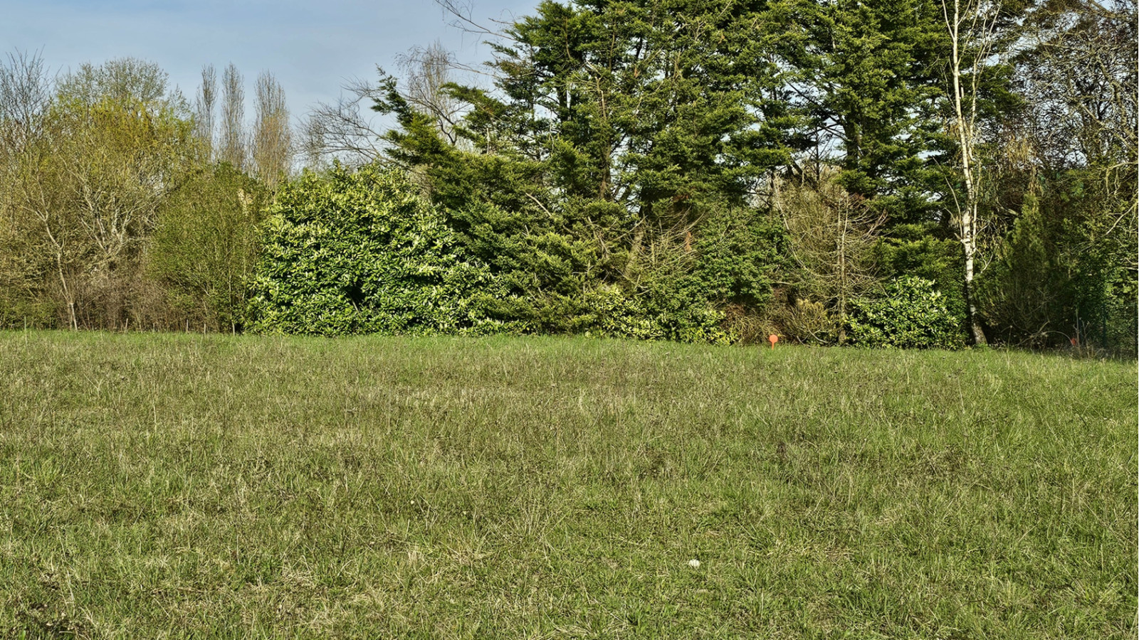 Terrain constructible de 521m2 à Perrusson