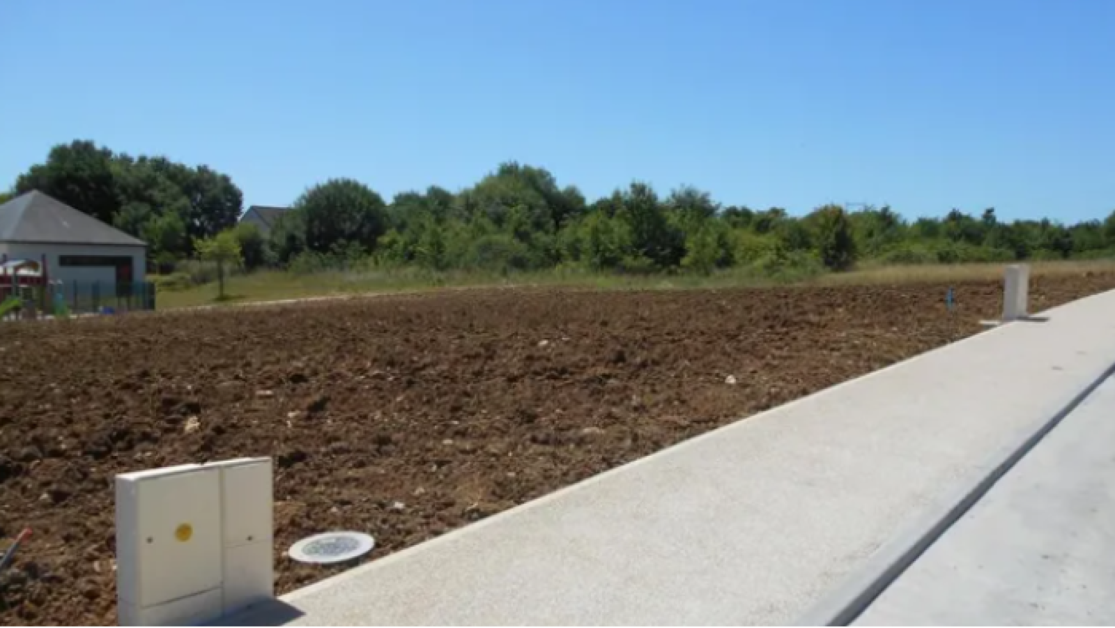 Terrain constructible de 615m2 à Cléry-Saint-André