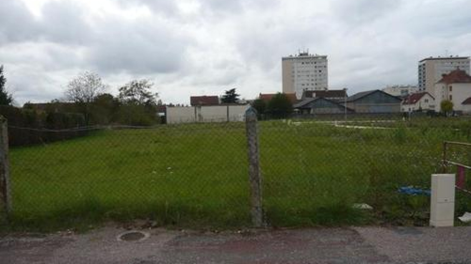 Terrain constructible de 3254m2 à Montargis