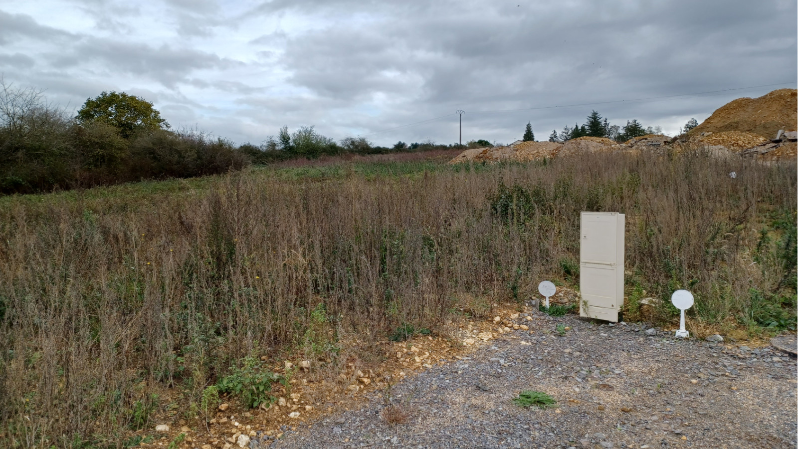 Terrain constructible de 441m2 à Savigny-Lévescault