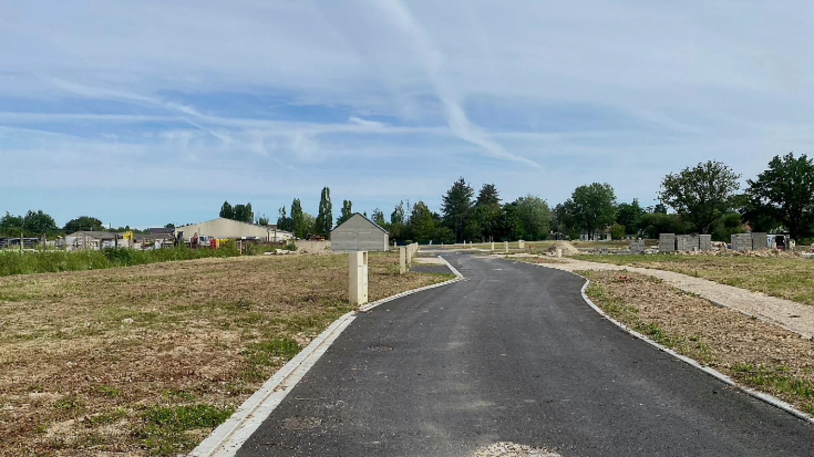 Terrain constructible de 578m2 à Tavers