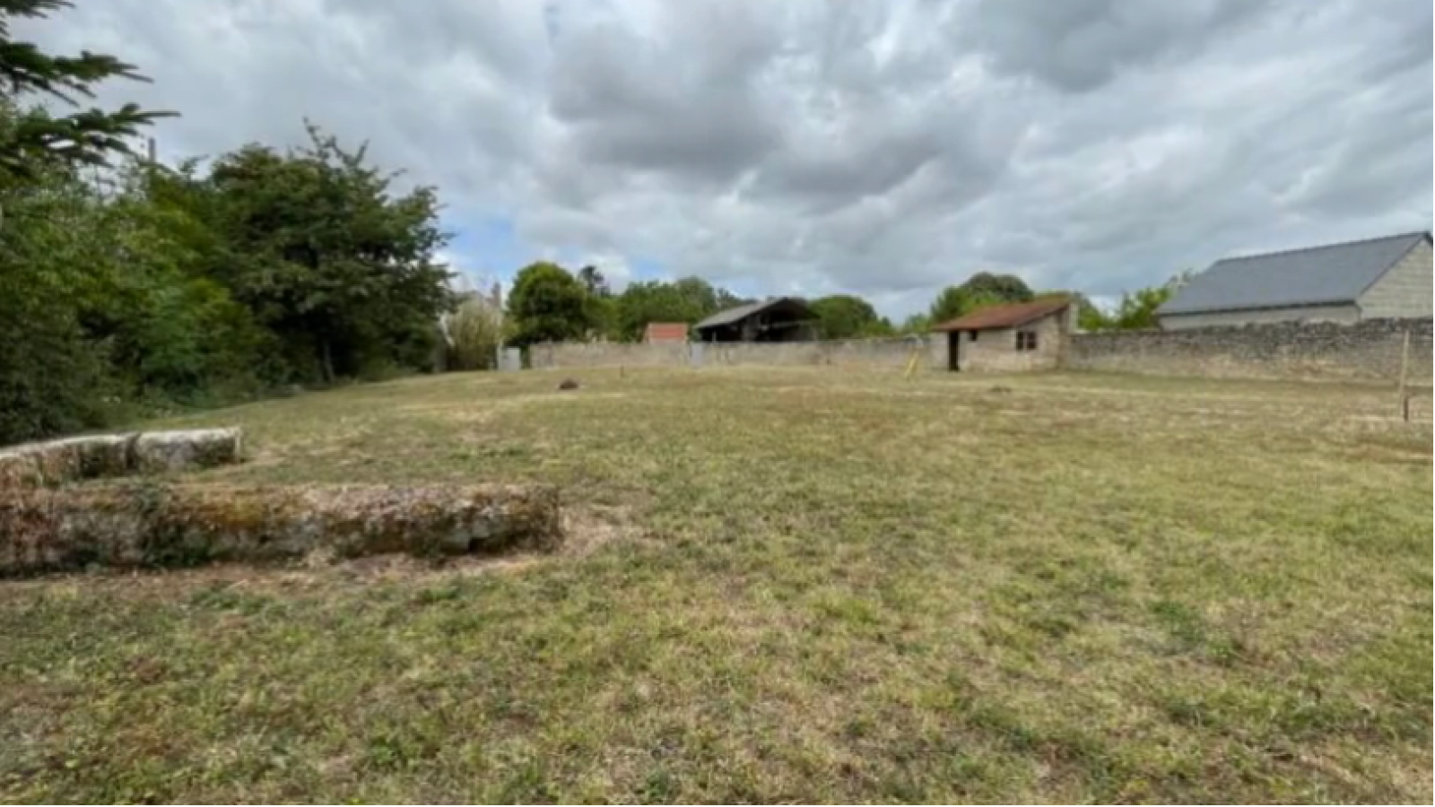 Terrain constructible de 846m2 à Doué-en-Anjou