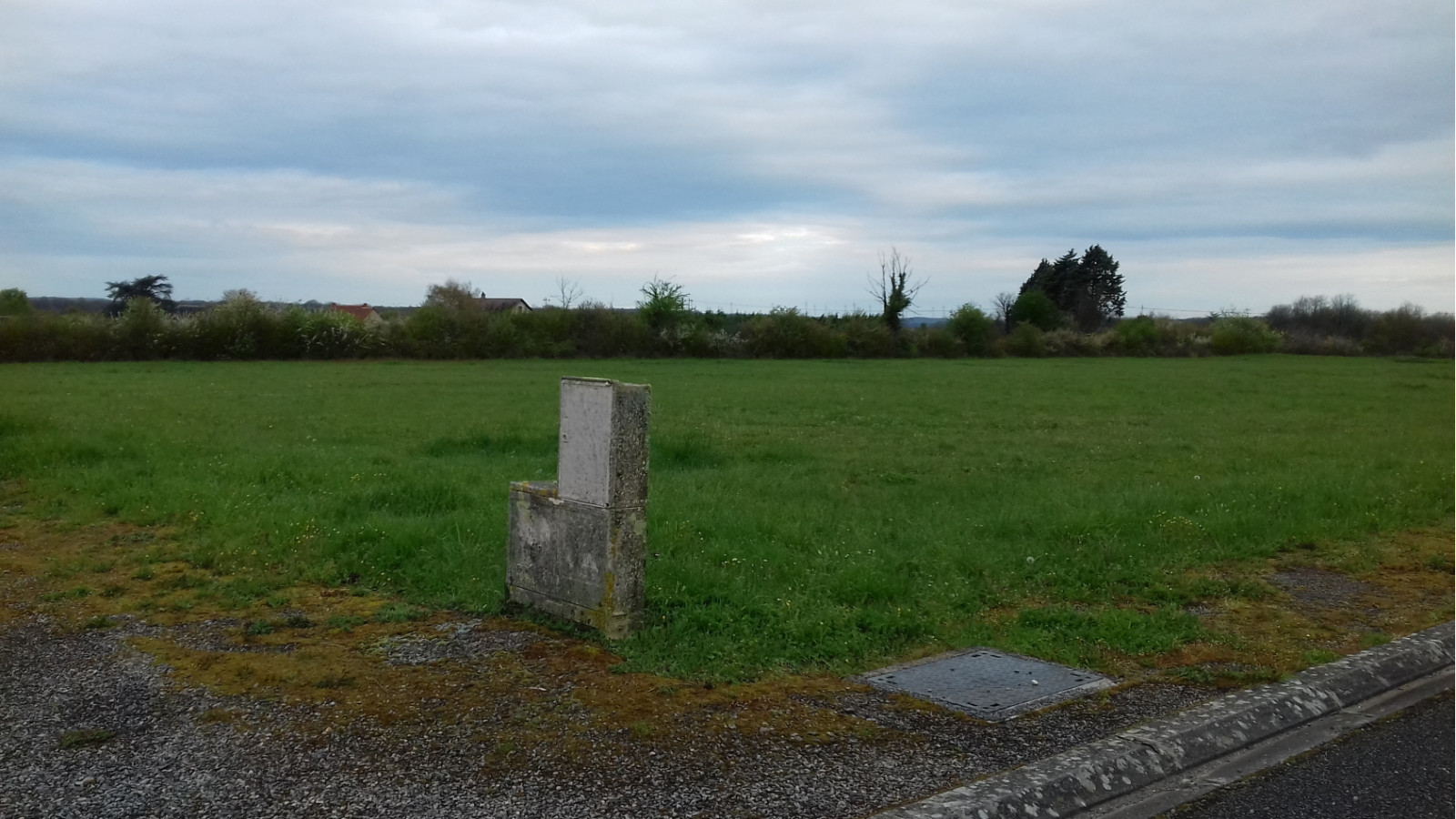 Terrain constructible de 1257m2 à Leigné-les-Bois