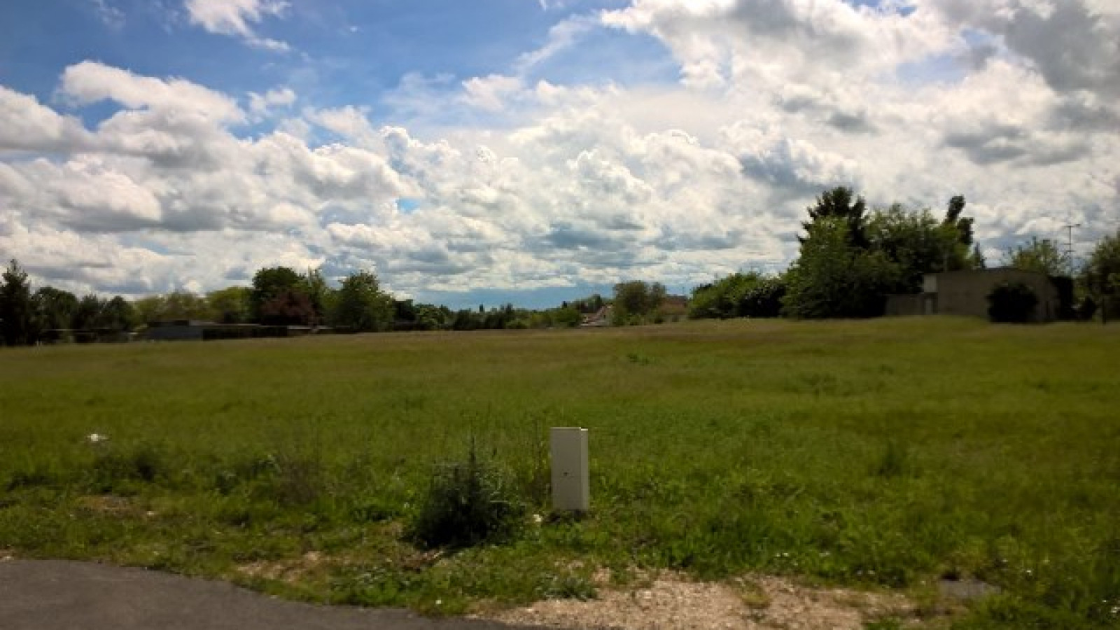 Terrain constructible de 2100m2 à Amilly