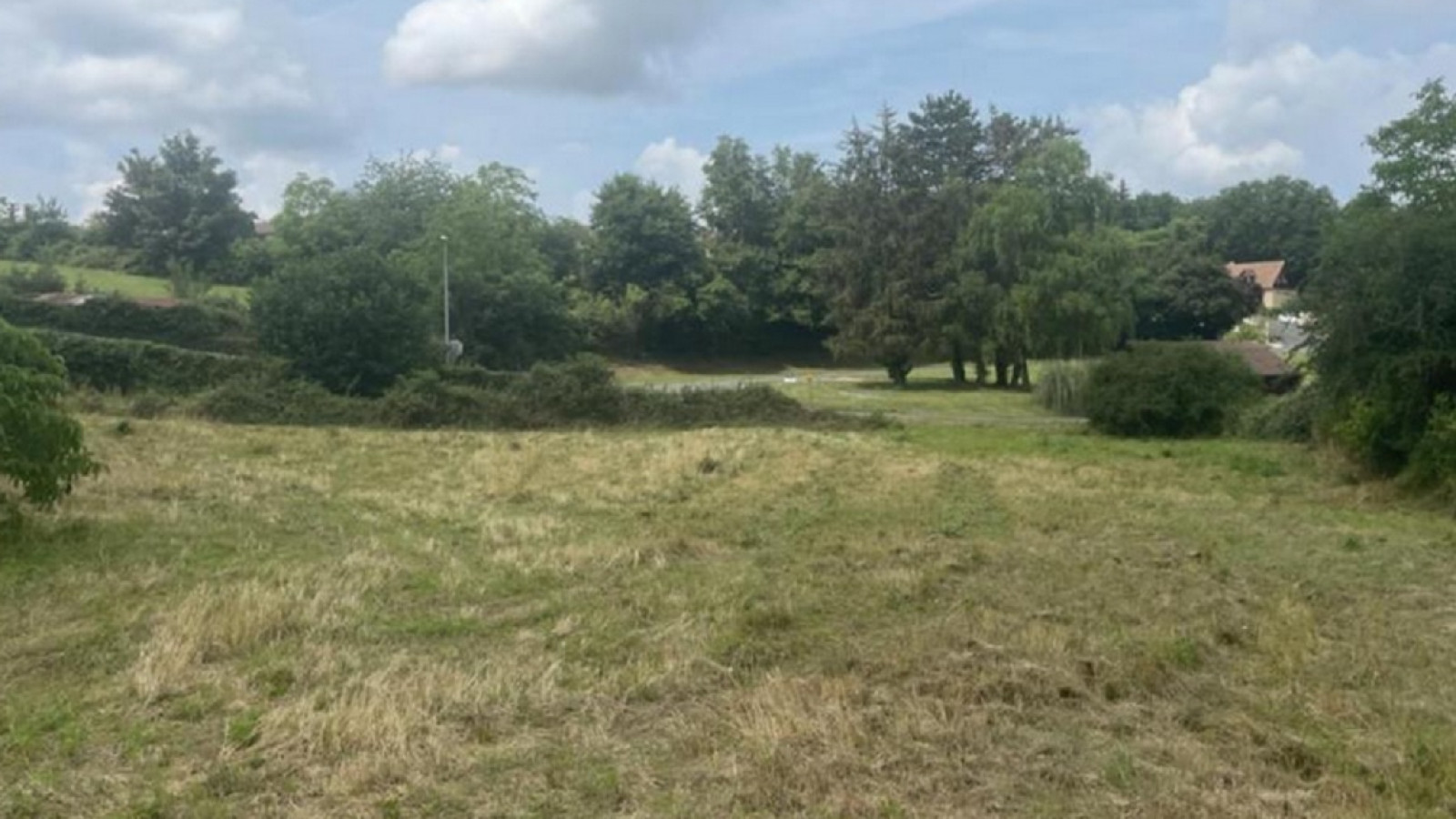 Terrain constructible de 1000m2 à Archigny