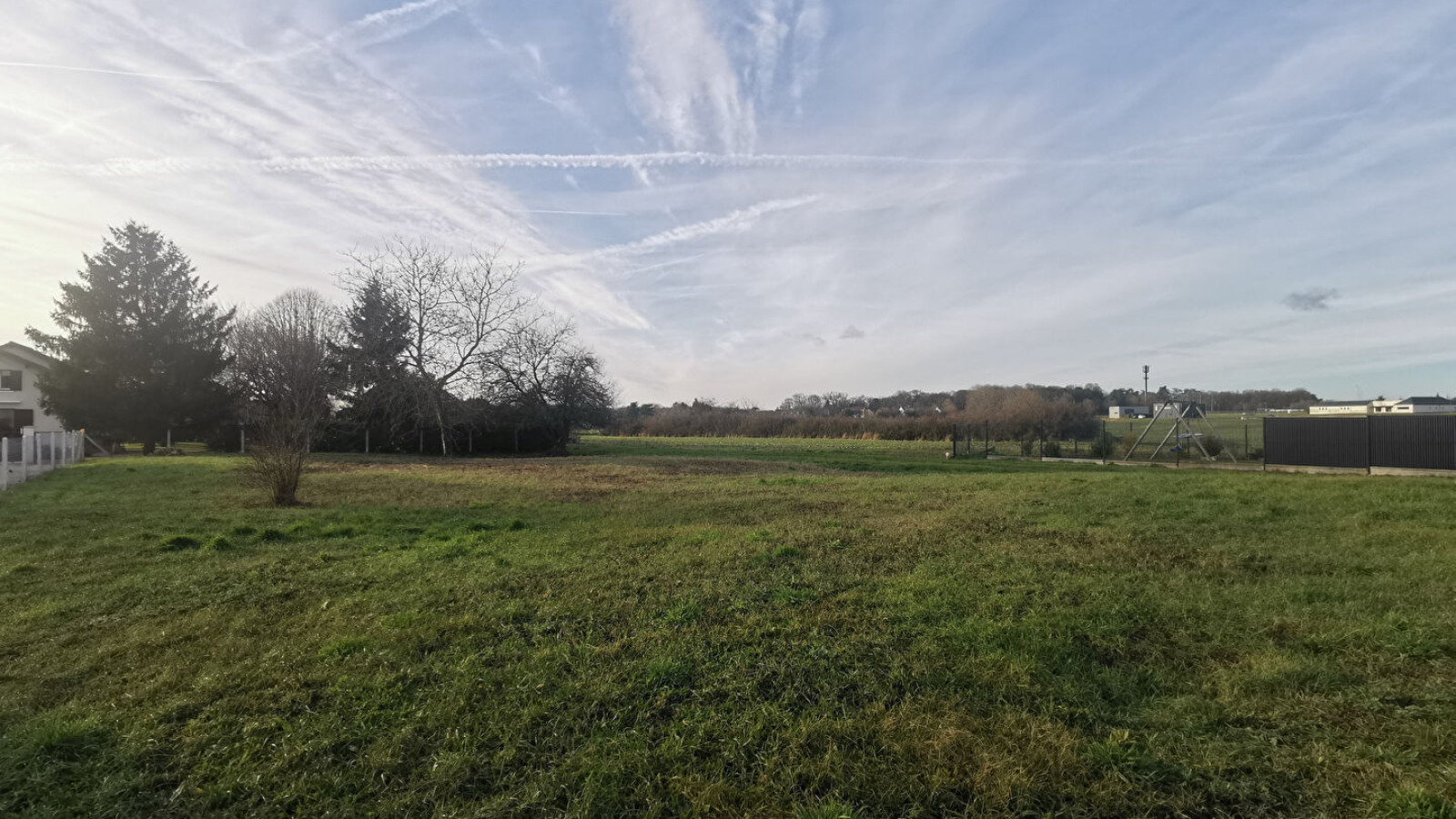 Terrain constructible de 690m2 à Saint-Sulpice-de-Pommeray