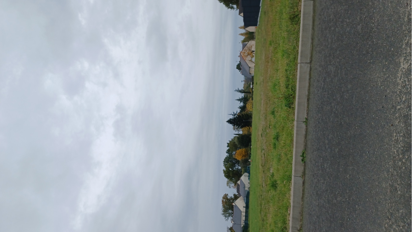 Terrain constructible de 708m2 à Allonnes