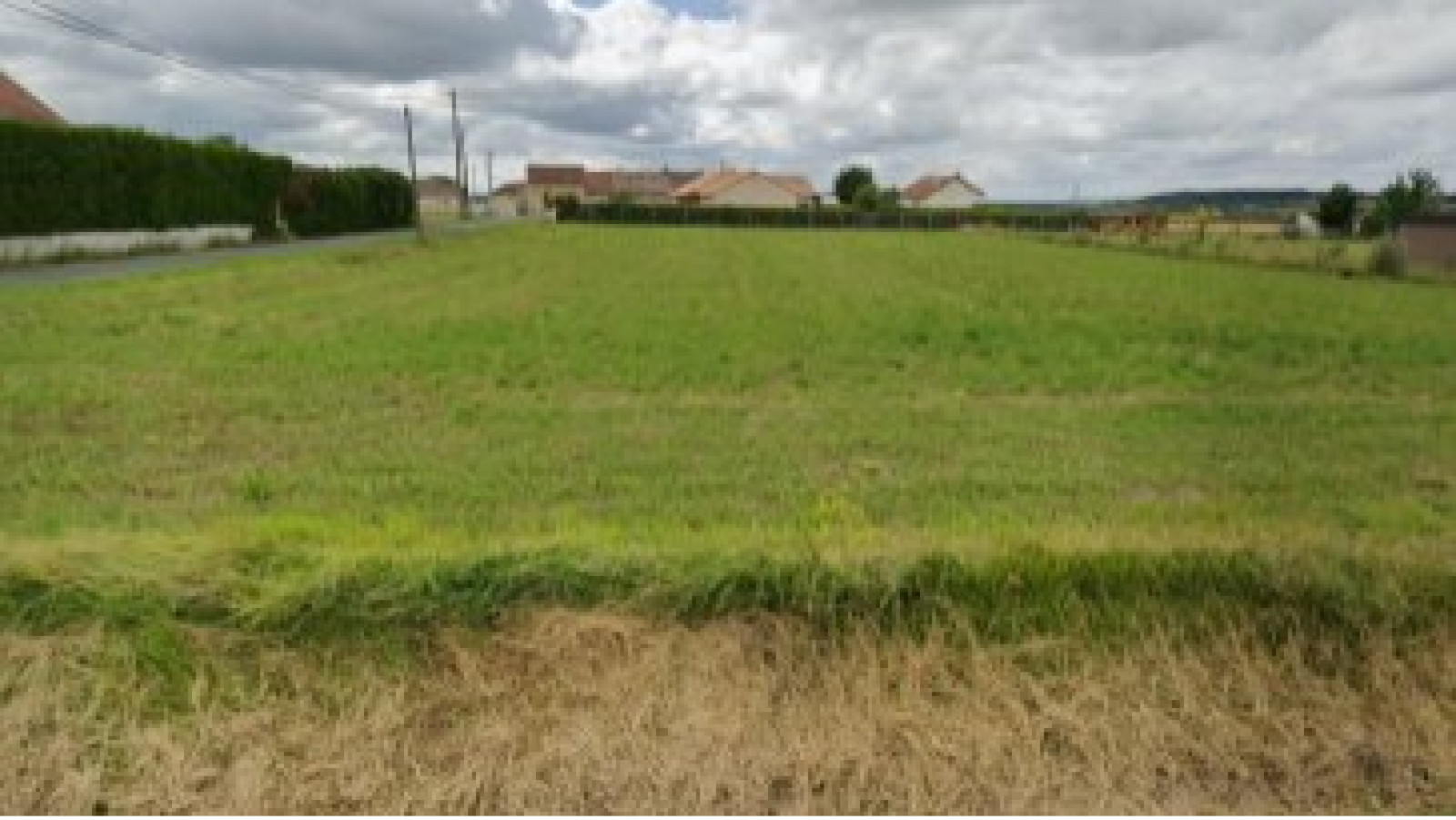 Terrain constructible de 1350m2 à La Chapelle-Moulière