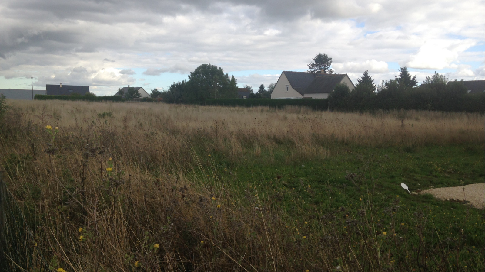 Terrain constructible de 701m2 à Manthelan