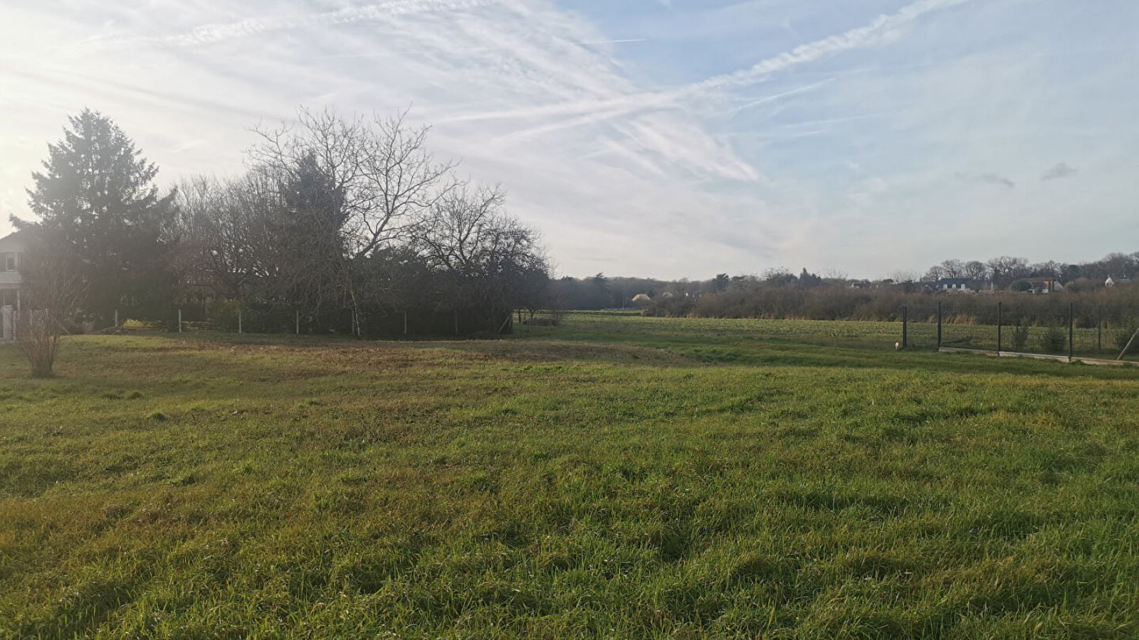 Terrain constructible de 1200m2 à Vendôme