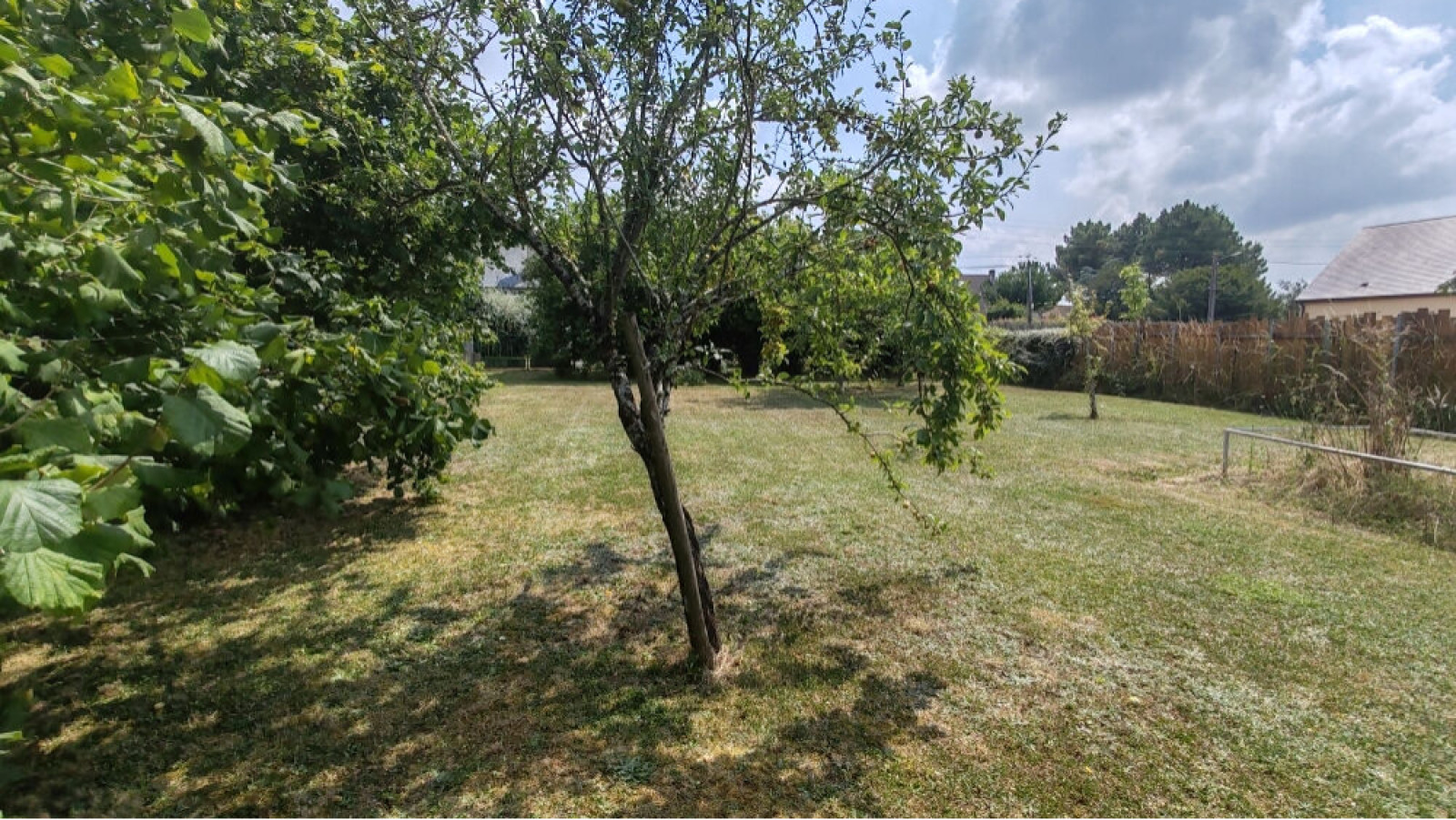 Terrain constructible de 1300m2 à La Chapelle-Enchérie