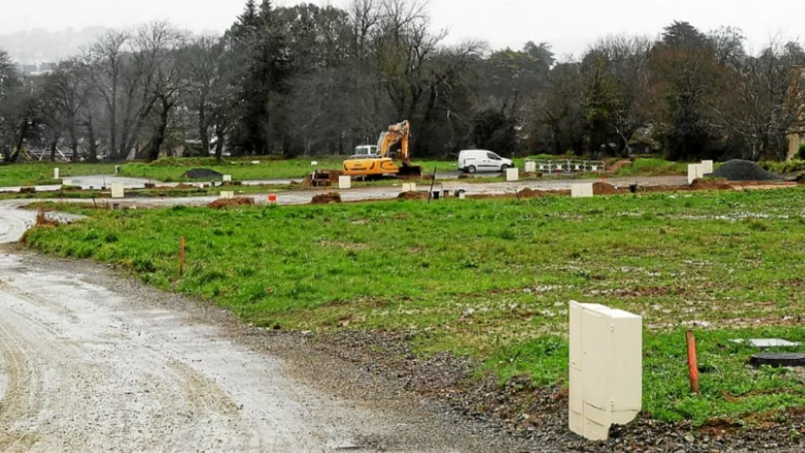 Terrain constructible de 531m2 à Traînou