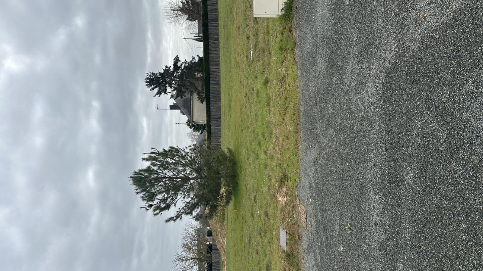 Terrain constructible de 504m2 à Rives-du-Loir-en-Anjou