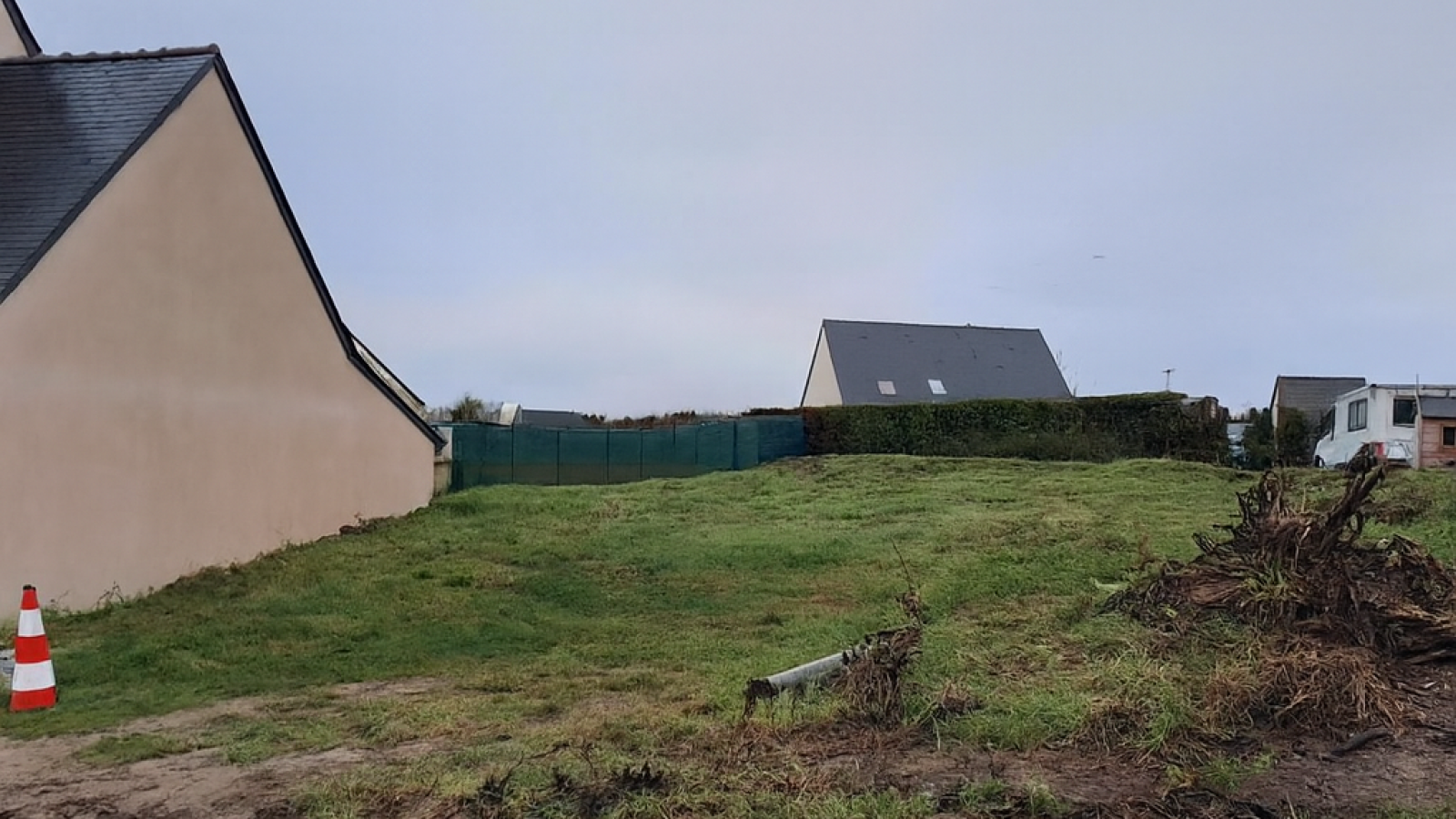 Terrain constructible de 665m2 à Le Lion-d'Angers