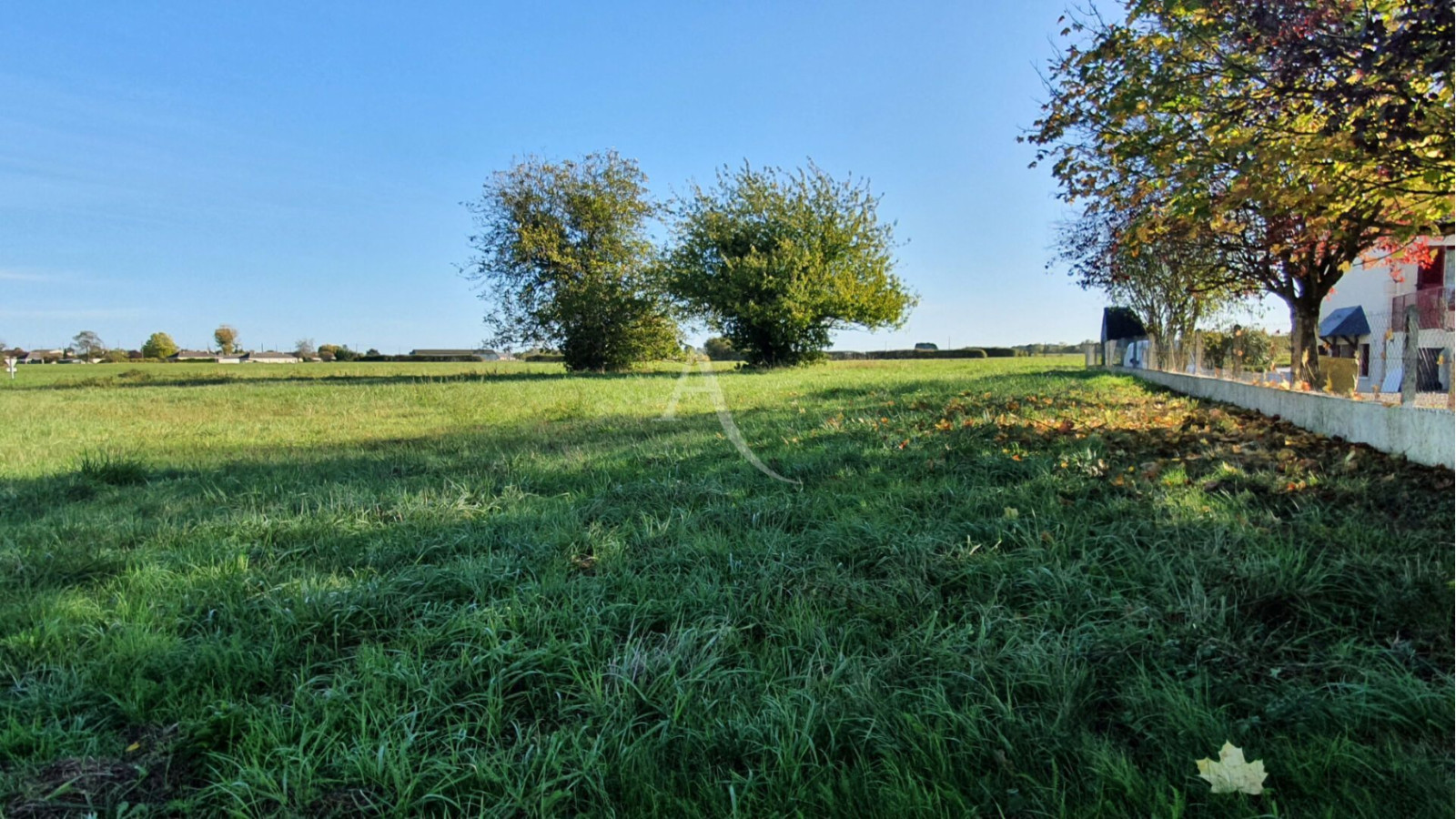 Terrain constructible de 353m2 à Manthelan